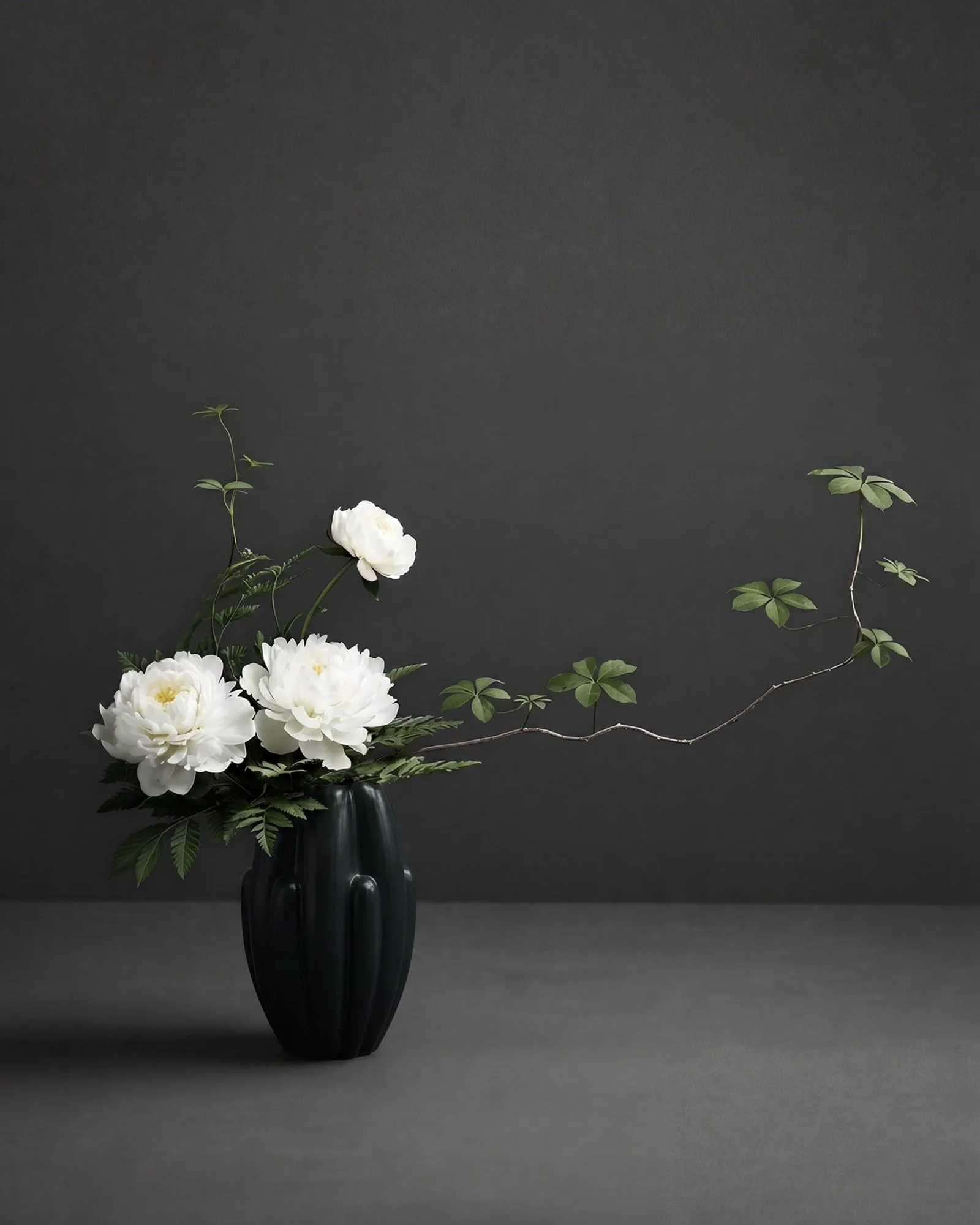Bloom slim vaas mini 34x19,5 cm, Dark green 101 Copenhagen