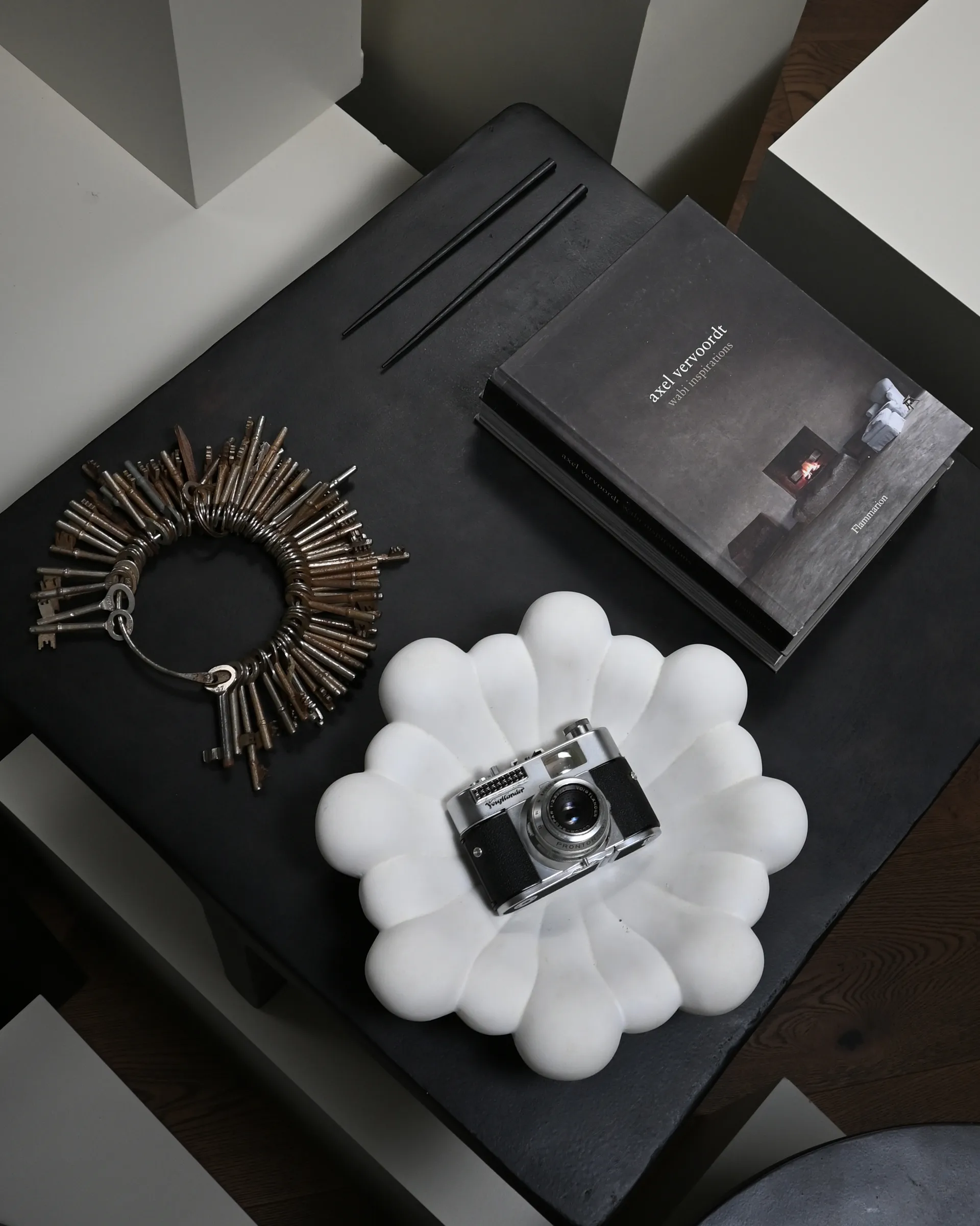 Bloom Tray schaal medio Ø28,5 cm, Bone white 101 Copenhagen