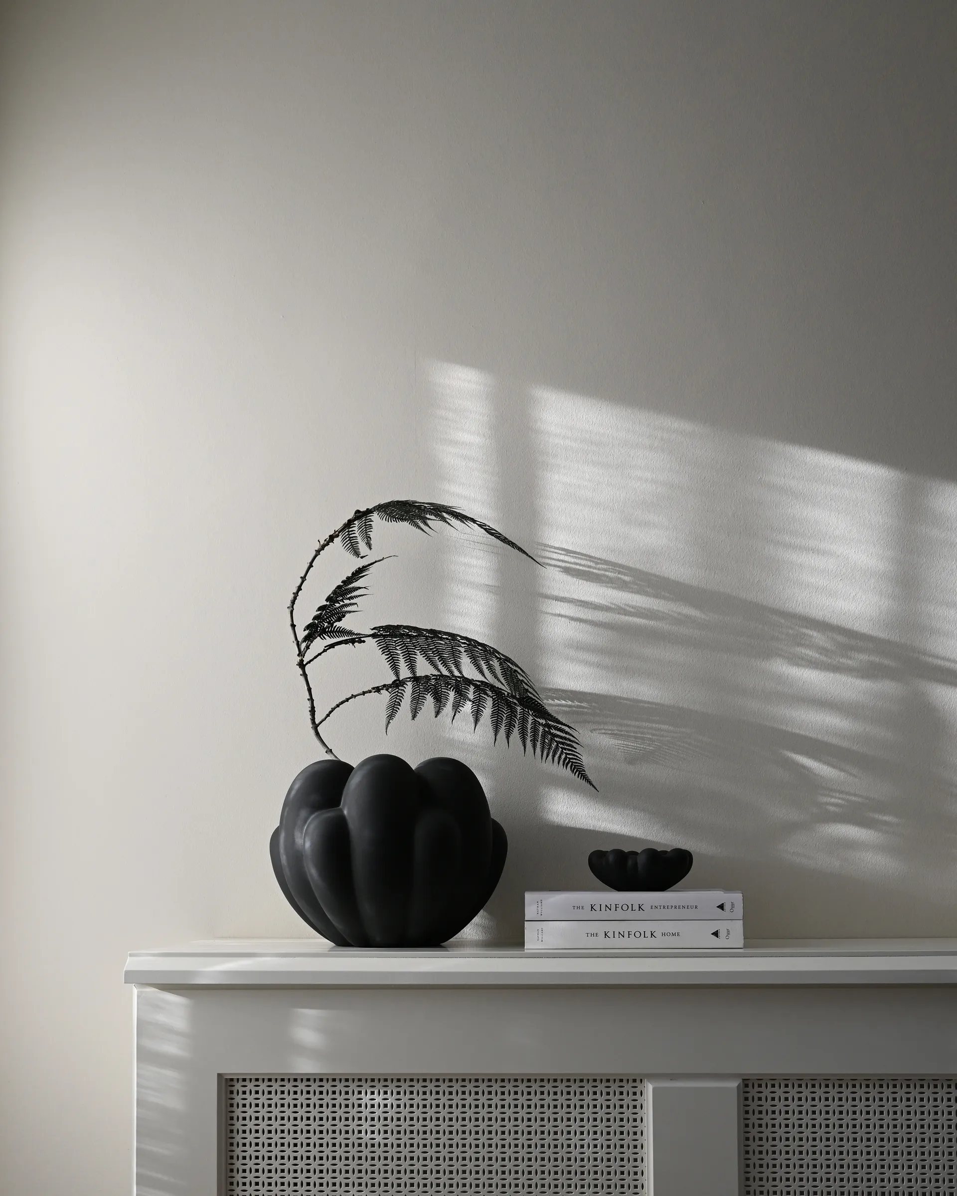 Bloom vaas petit 22,5x24 cm, Black 101 Copenhagen