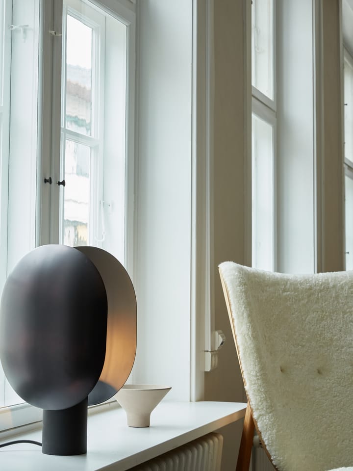 Clam tafellamp 43,5 cm, Burned black 101 Copenhagen