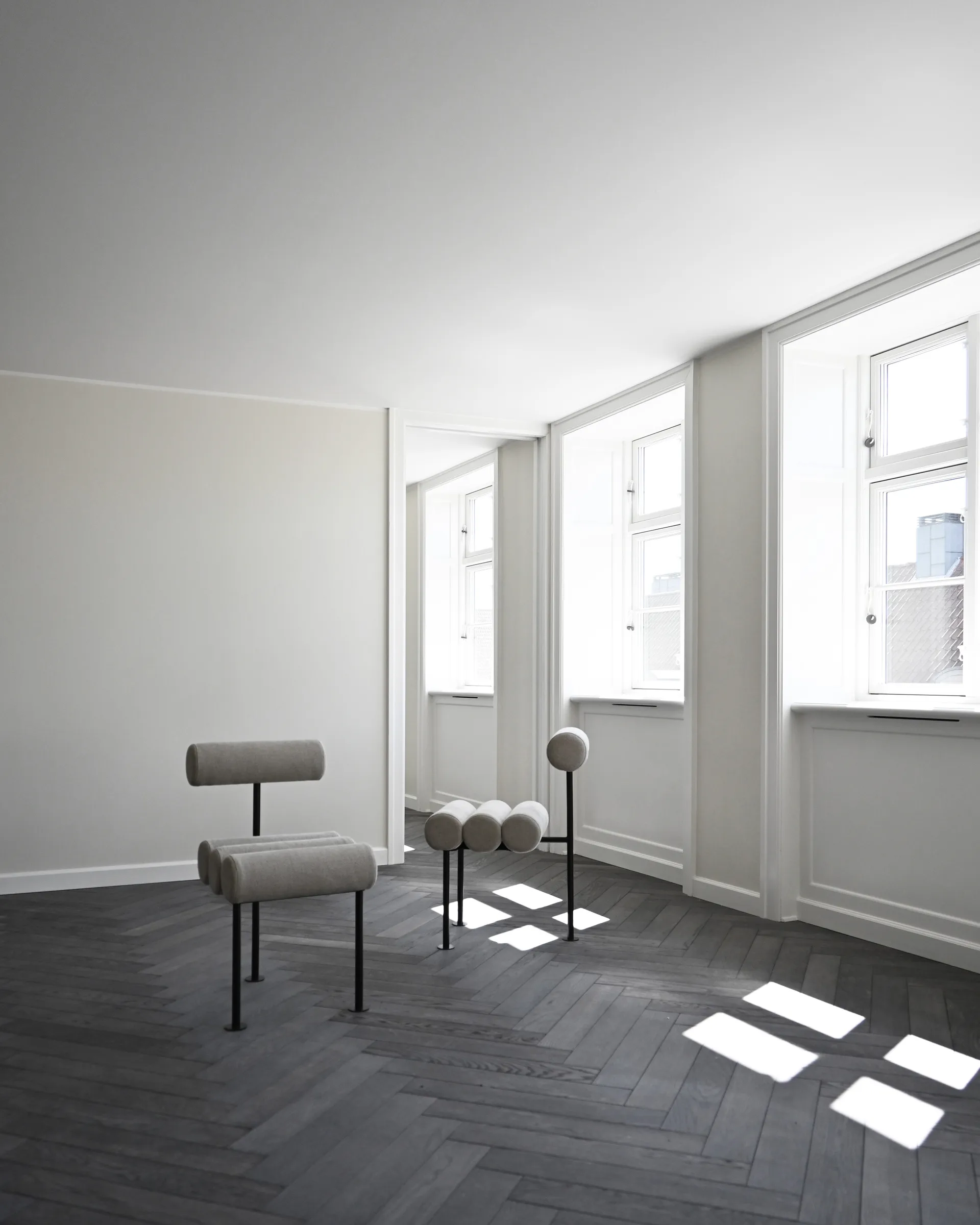 Hiro eetkamerstoel, Black frame-Sand 101 Copenhagen