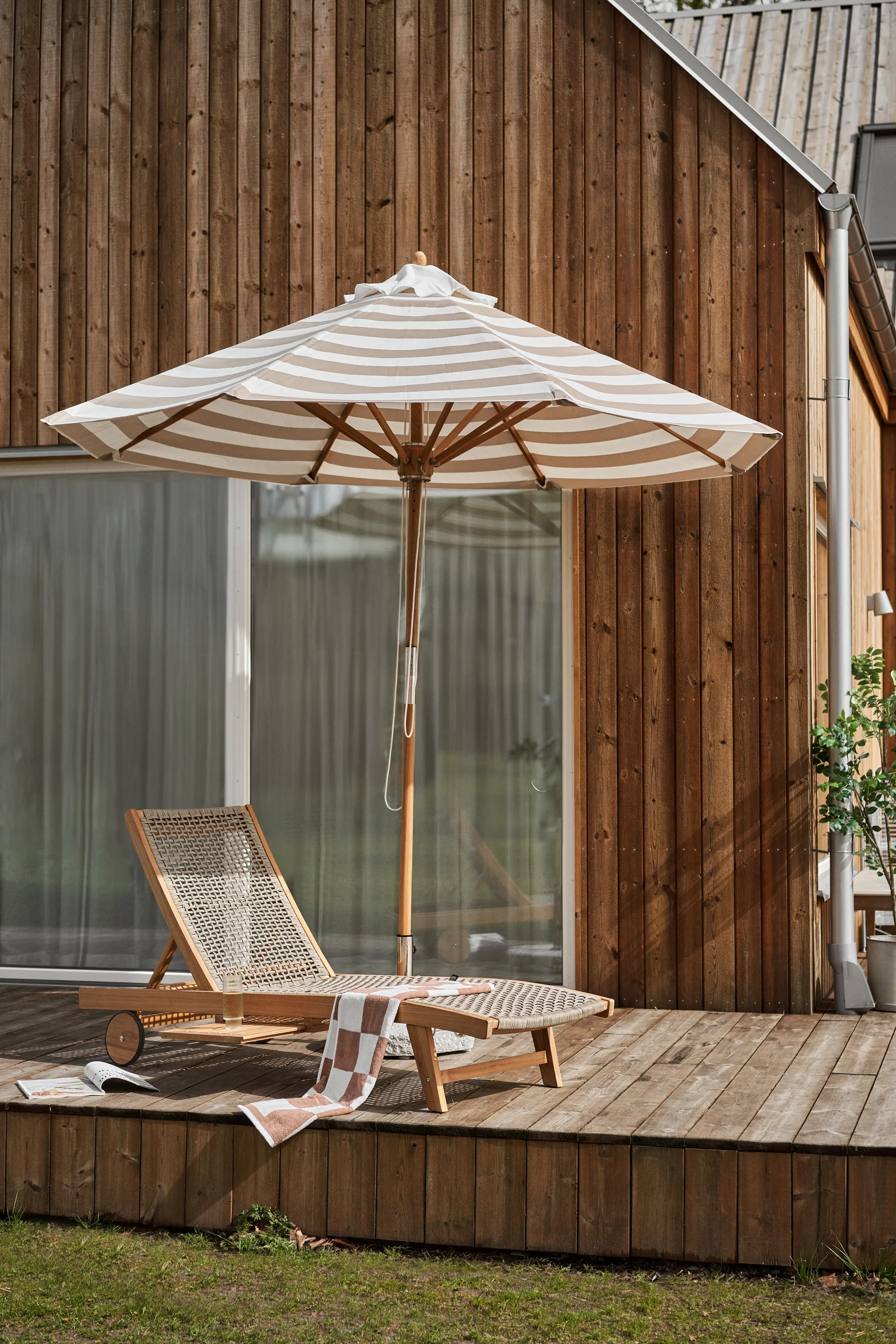 Hisshult parasol Ø270 cm, Beige stripe-teak 1898