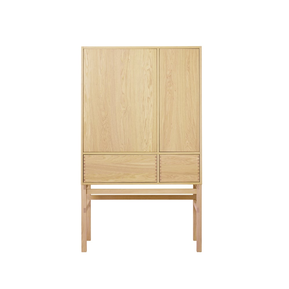 1898 Hylte kast Eikenhout | Scandinavisch Interieur | Vitrinekasten | Beige