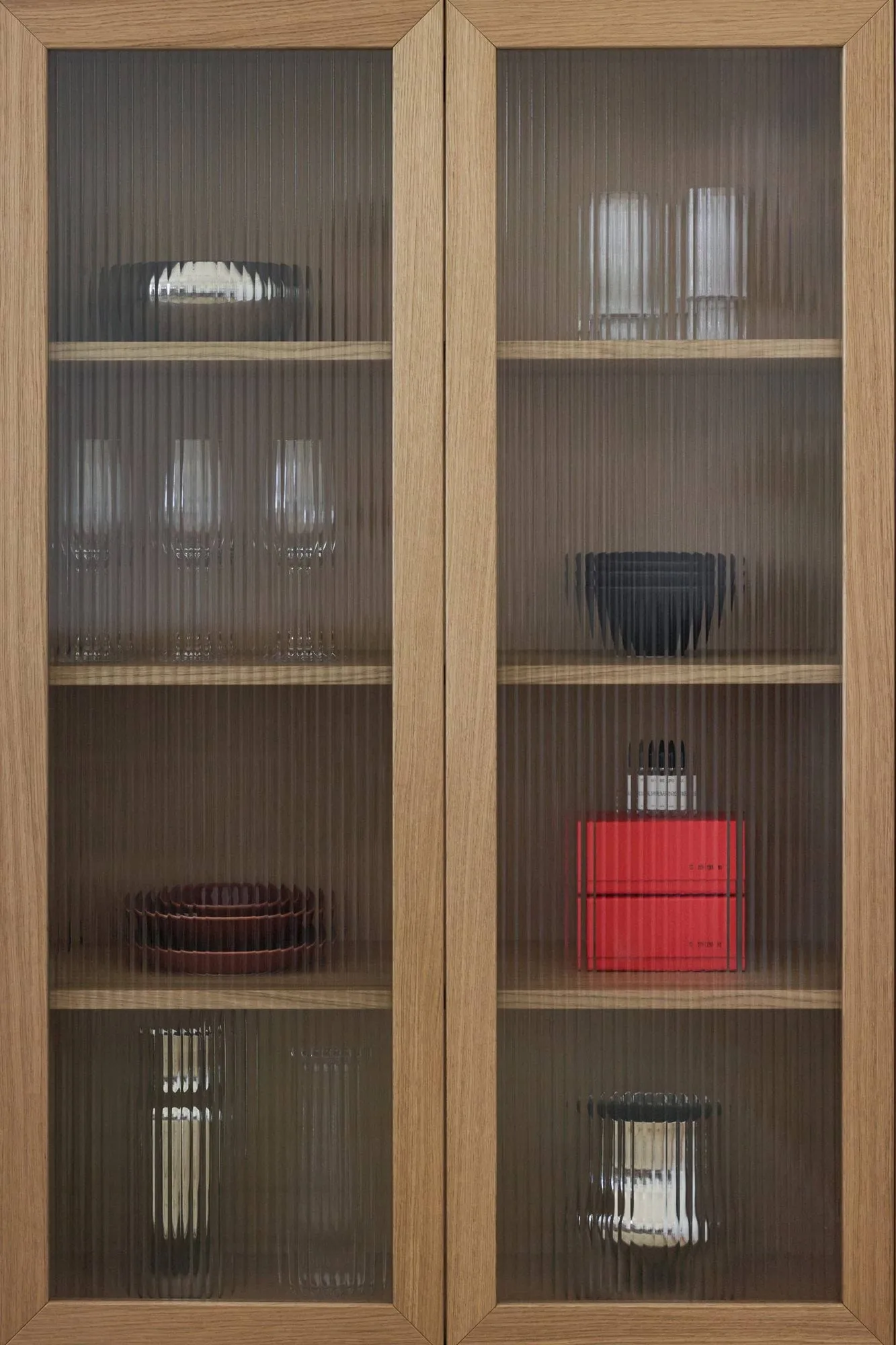 Lid vitrinekast, Witgepigmenteerd eikenhout 1898