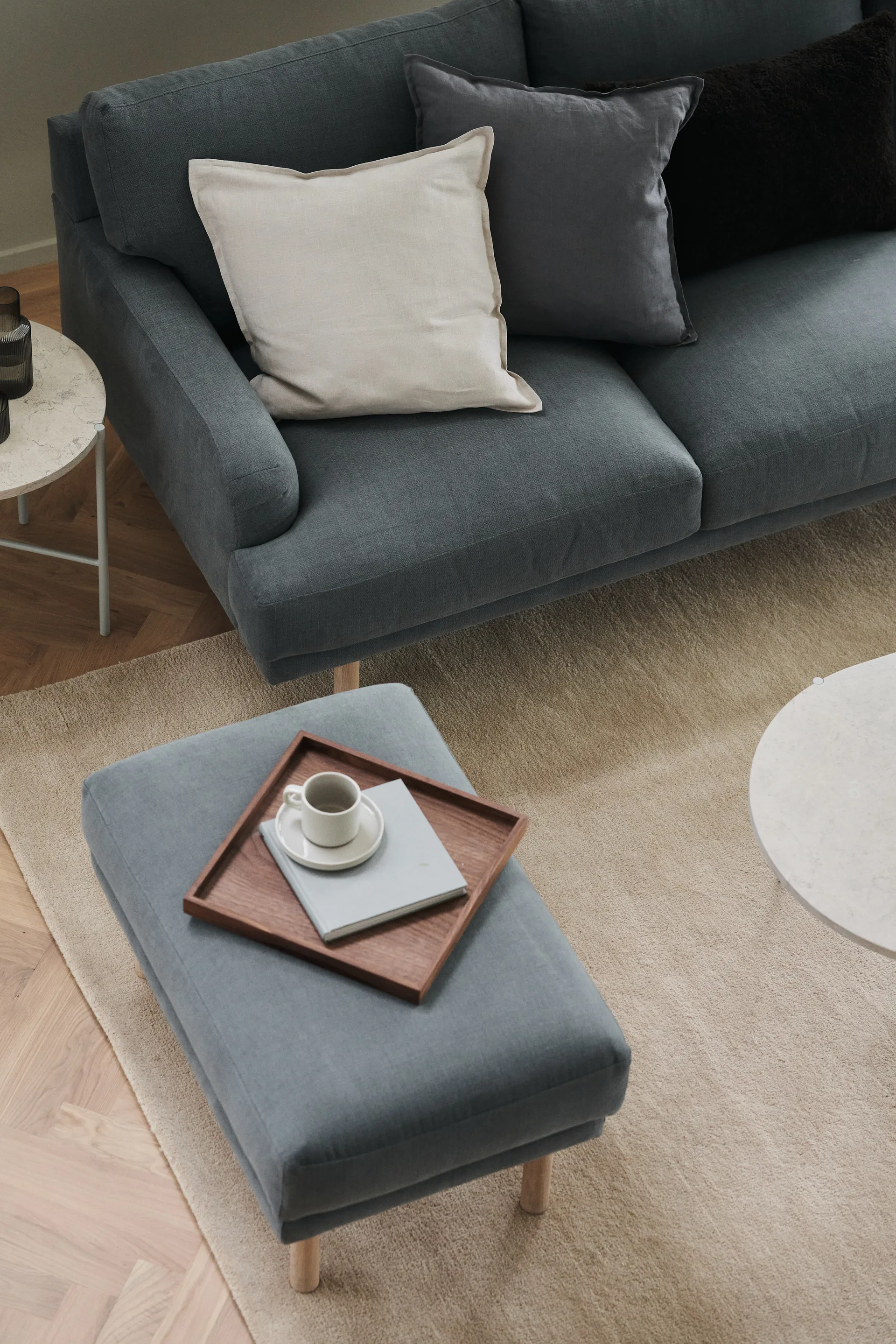 Lidnäs voetenbankje, Caleido donkergrijs 1898