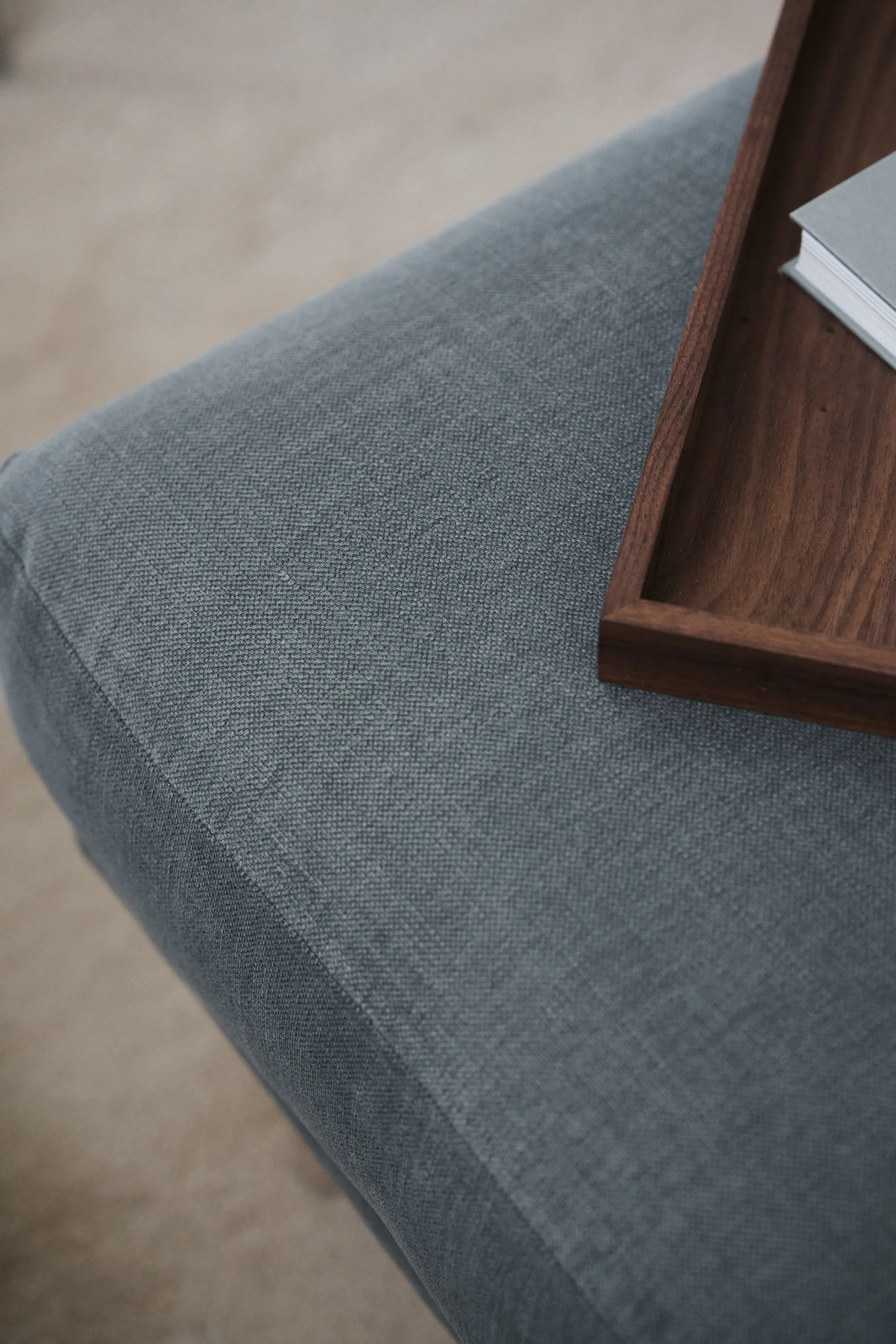 Lidnäs voetenbankje, Caleido donkergrijs 1898