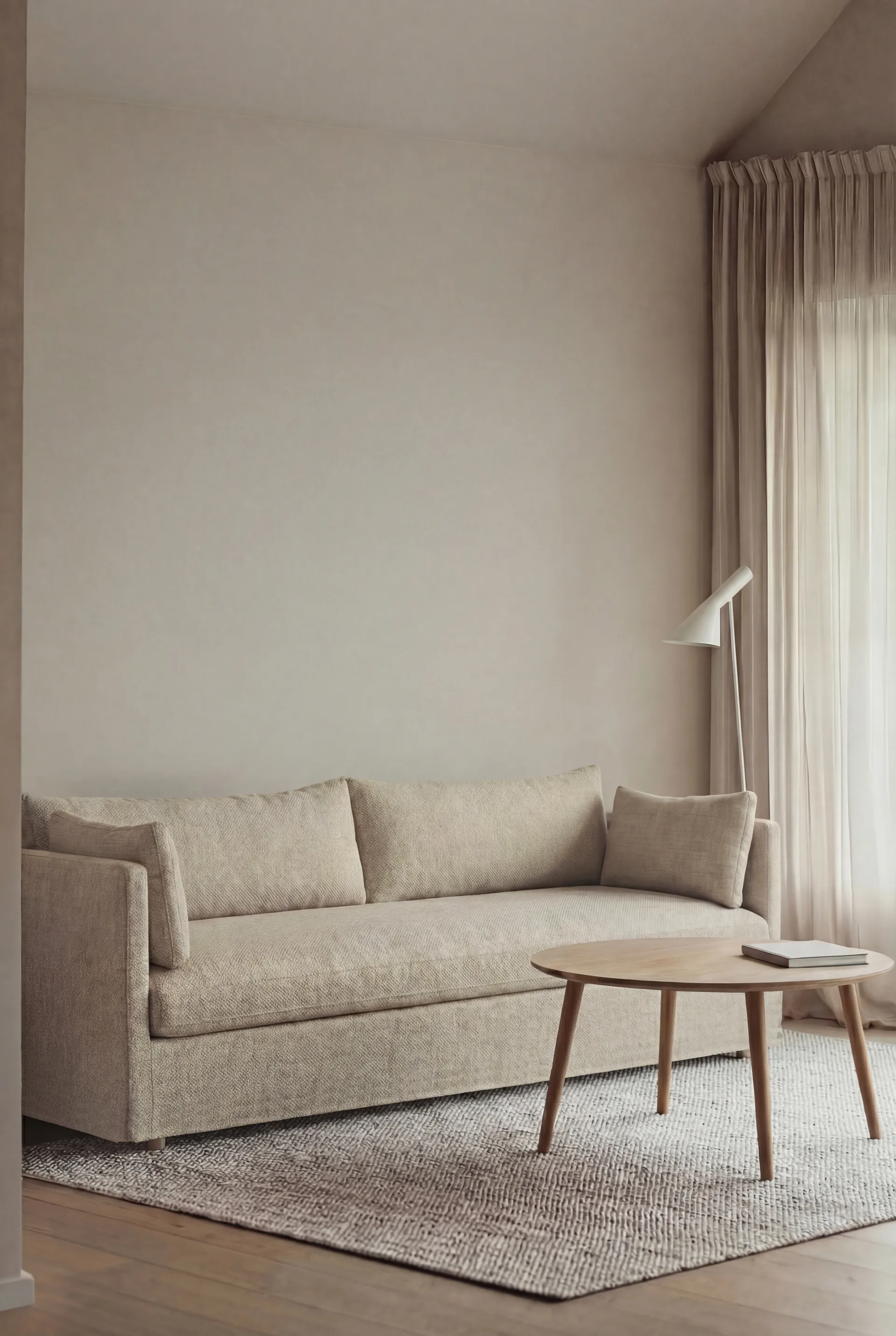 Linnevik sofa, Bern beige 0341-witgeoliede eiken, 4-zits, met rok 1898