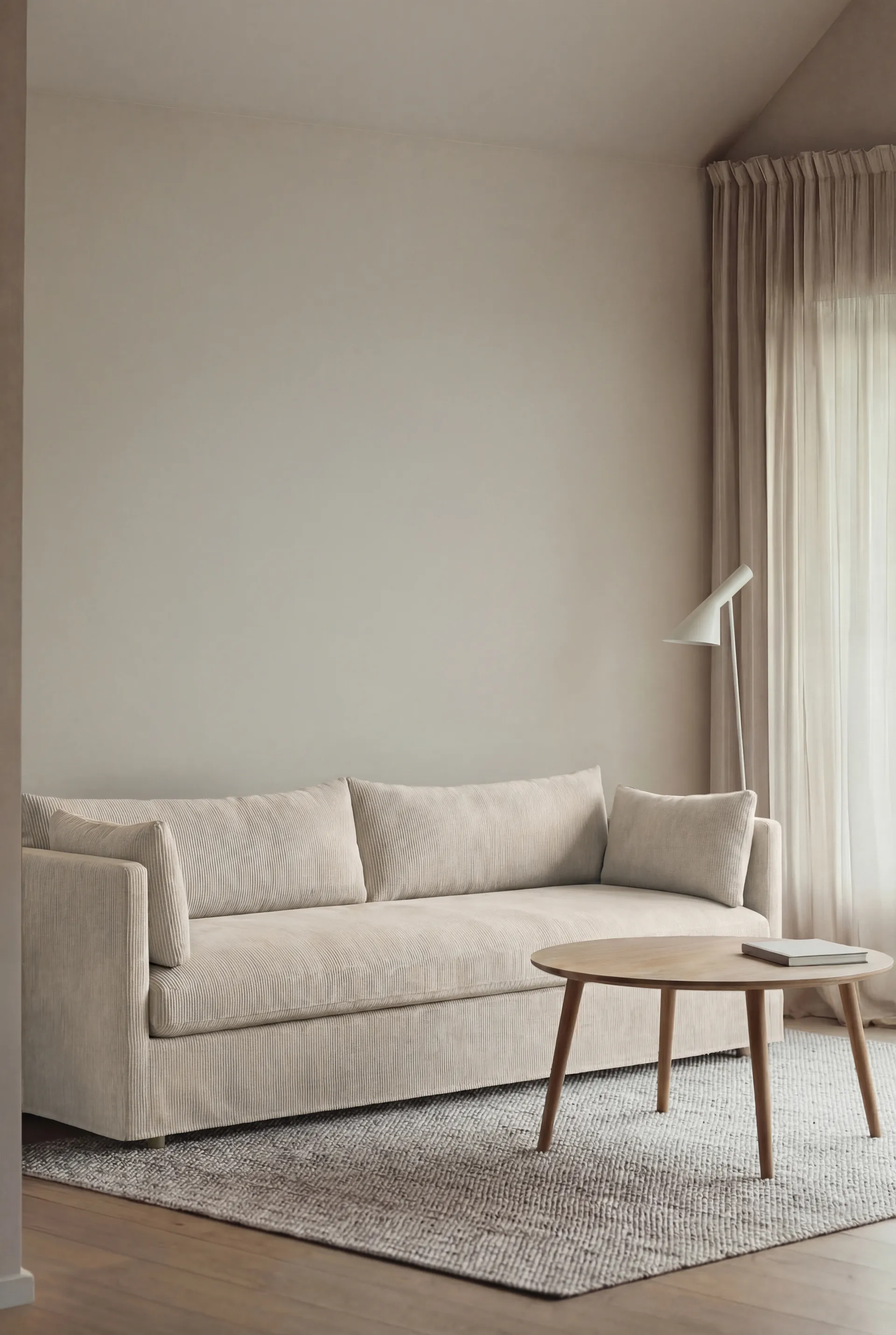 Linnevik sofa, Jump Beige 1956-witgeoliede eiken, 4-zits, met rok 1898