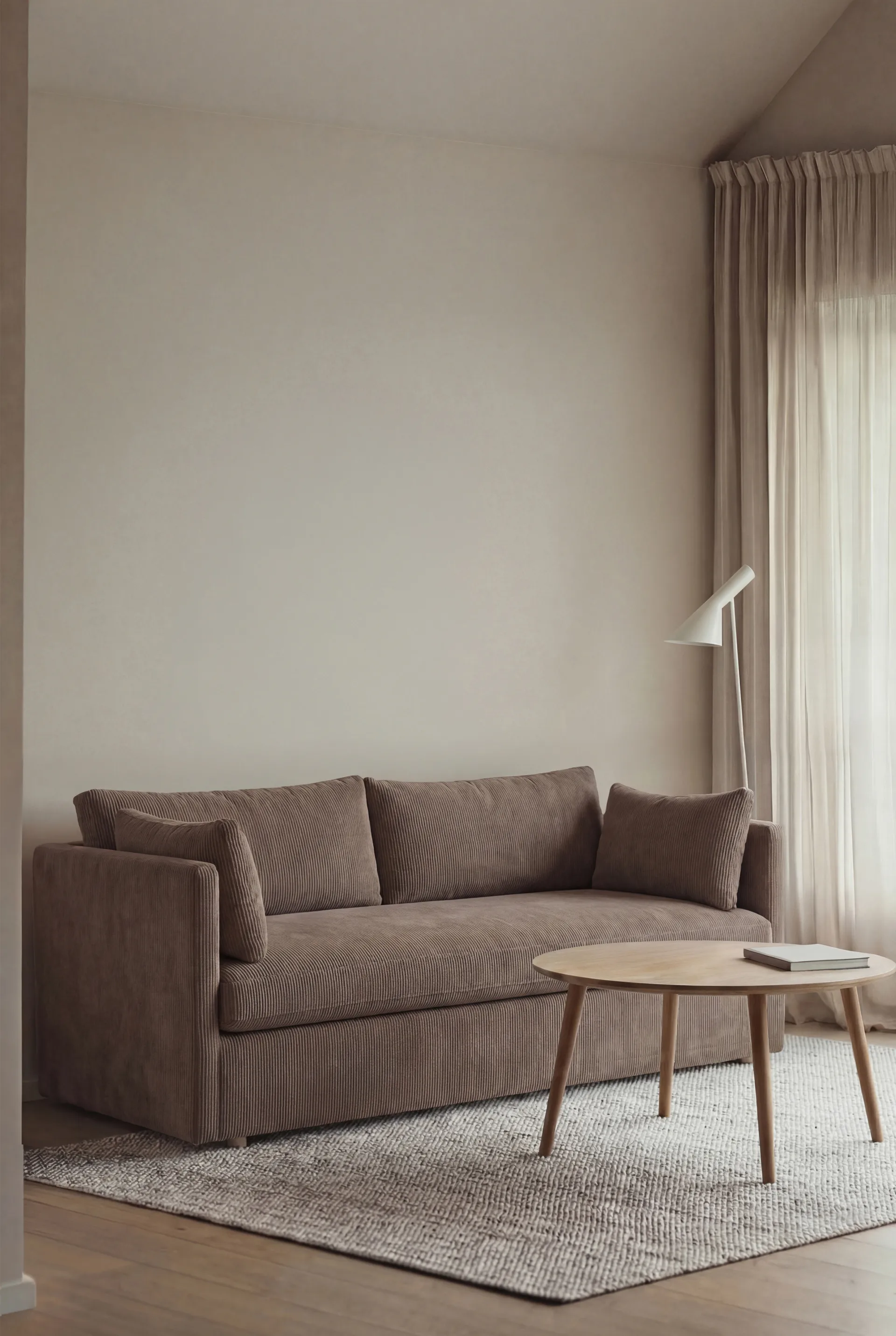 Linnevik sofa, Jump brown 1955-witgeoliede eiken, 2-zits, met rok 1898