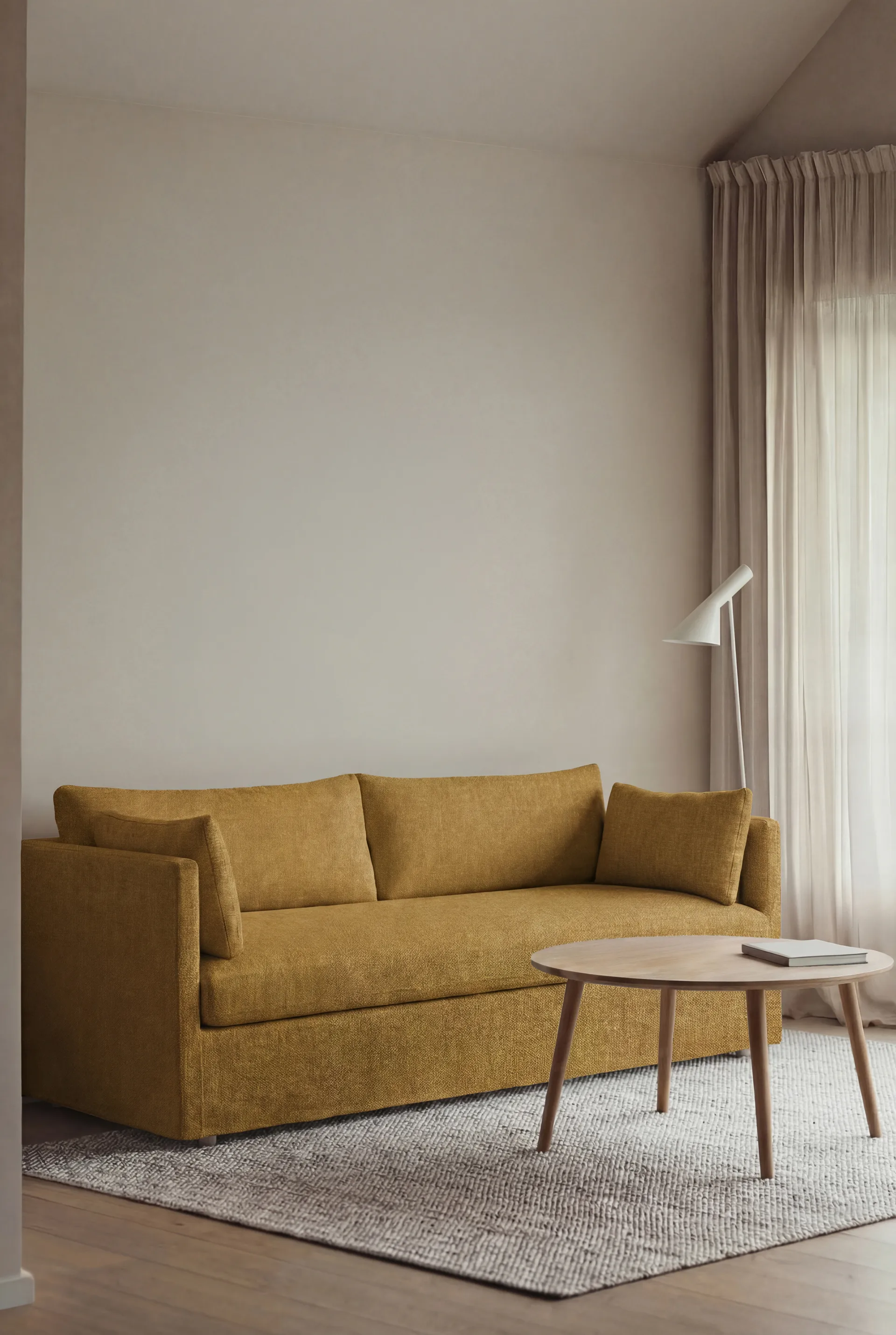 Linnevik sofa, Luiza Mustard 3972-witgeoliede eiken, 3-zits, met rok 1898