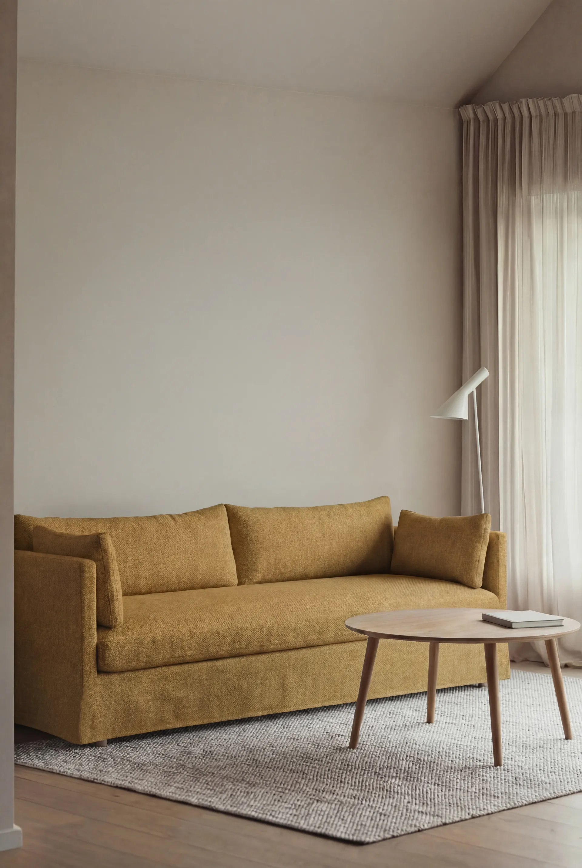 Linnevik sofa, Luiza Mustard 3972-witgeoliede eiken, 4-zits, met rok 1898