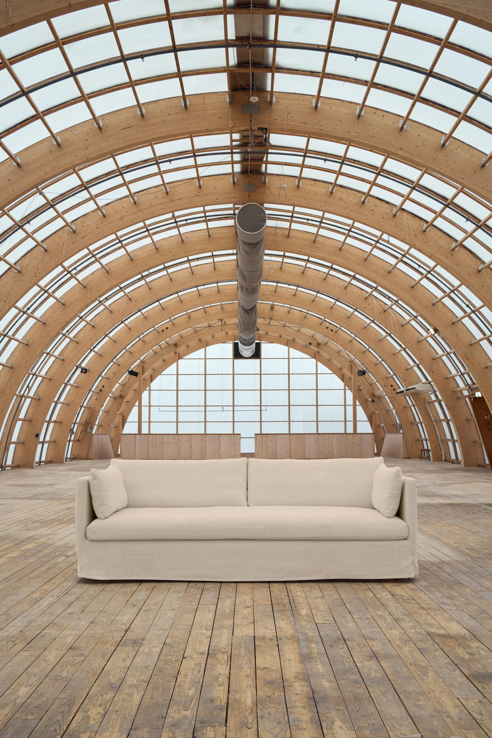 Linnevik sofa, Same Beige 6670-witgeoliede eiken, 4-zits, met rok 1898