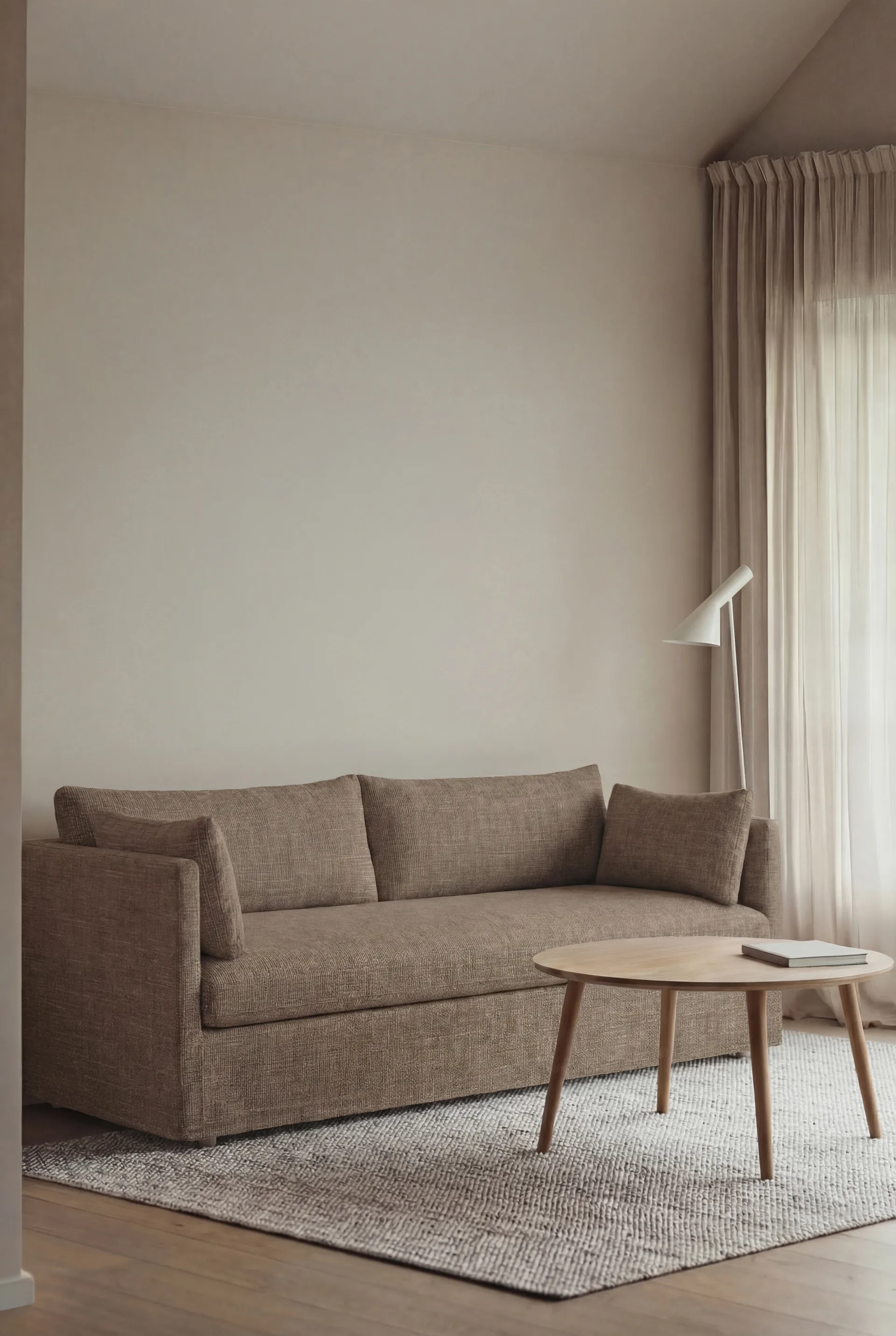 Linnevik sofa, Same Mole 6674-witgeoliede eiken, 3-zits, met rok 1898