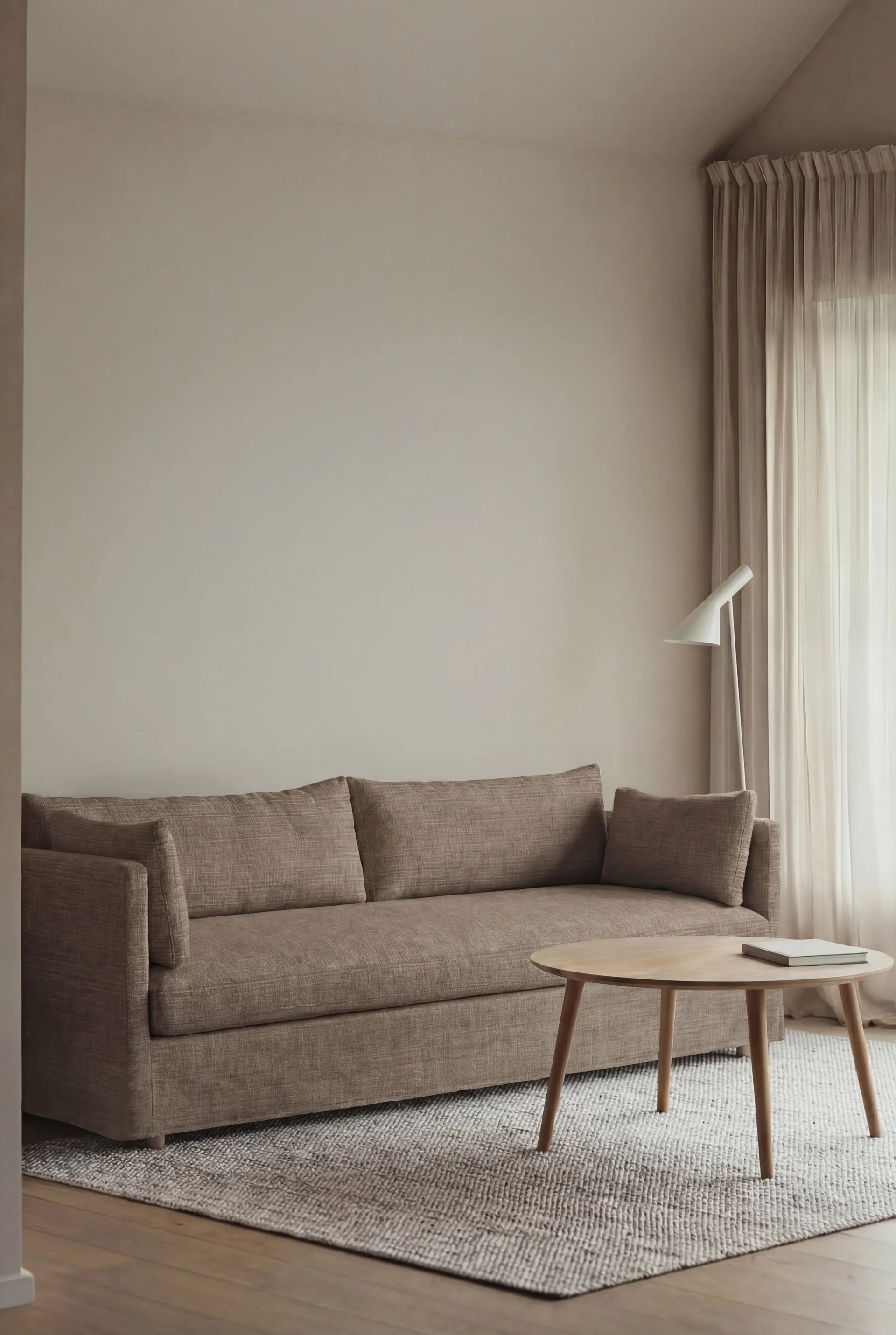 Linnevik sofa, Same Mole 6674-witgeoliede eiken, 4-zits, met rok 1898