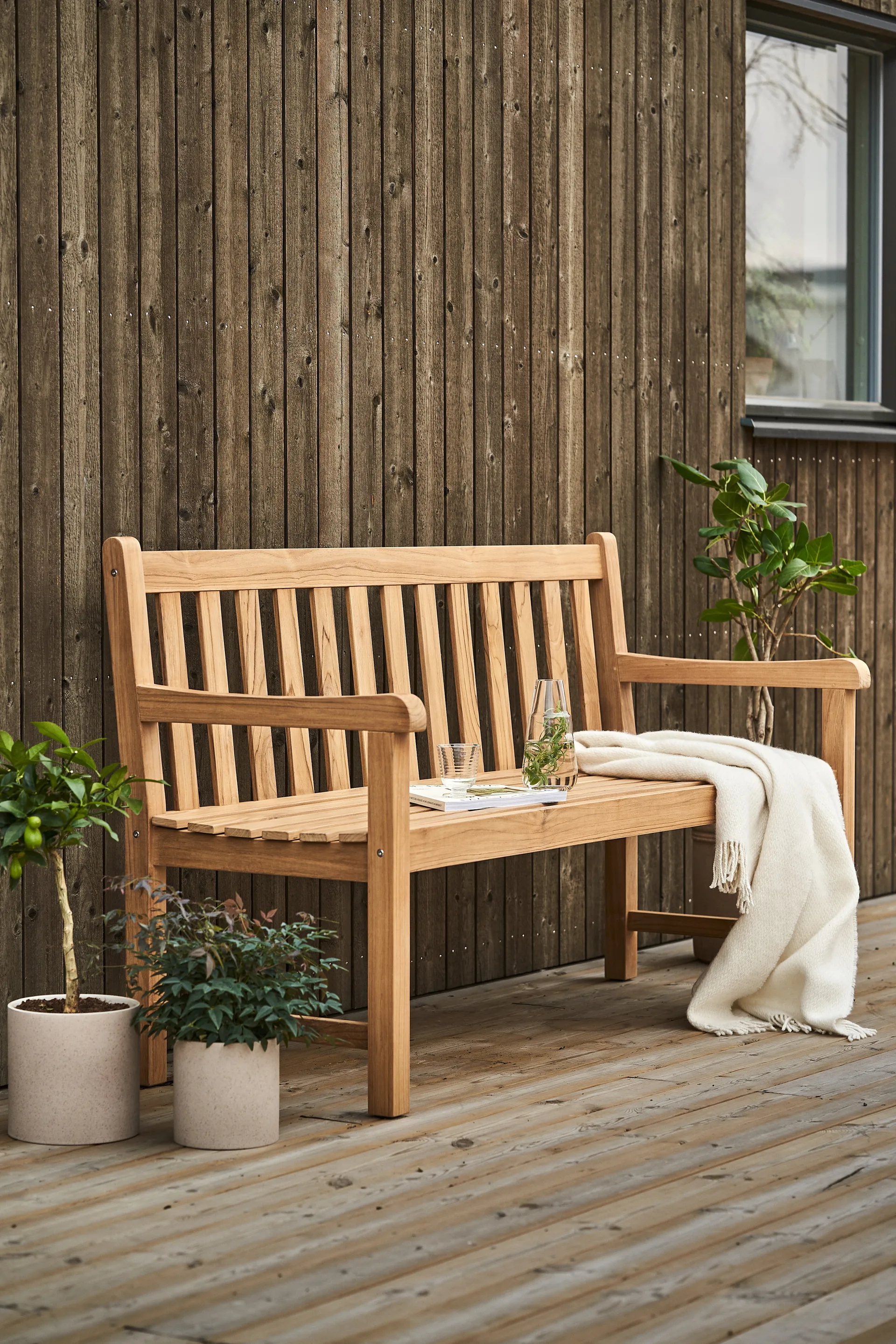 Lövhult tuinbank, Teak 1898