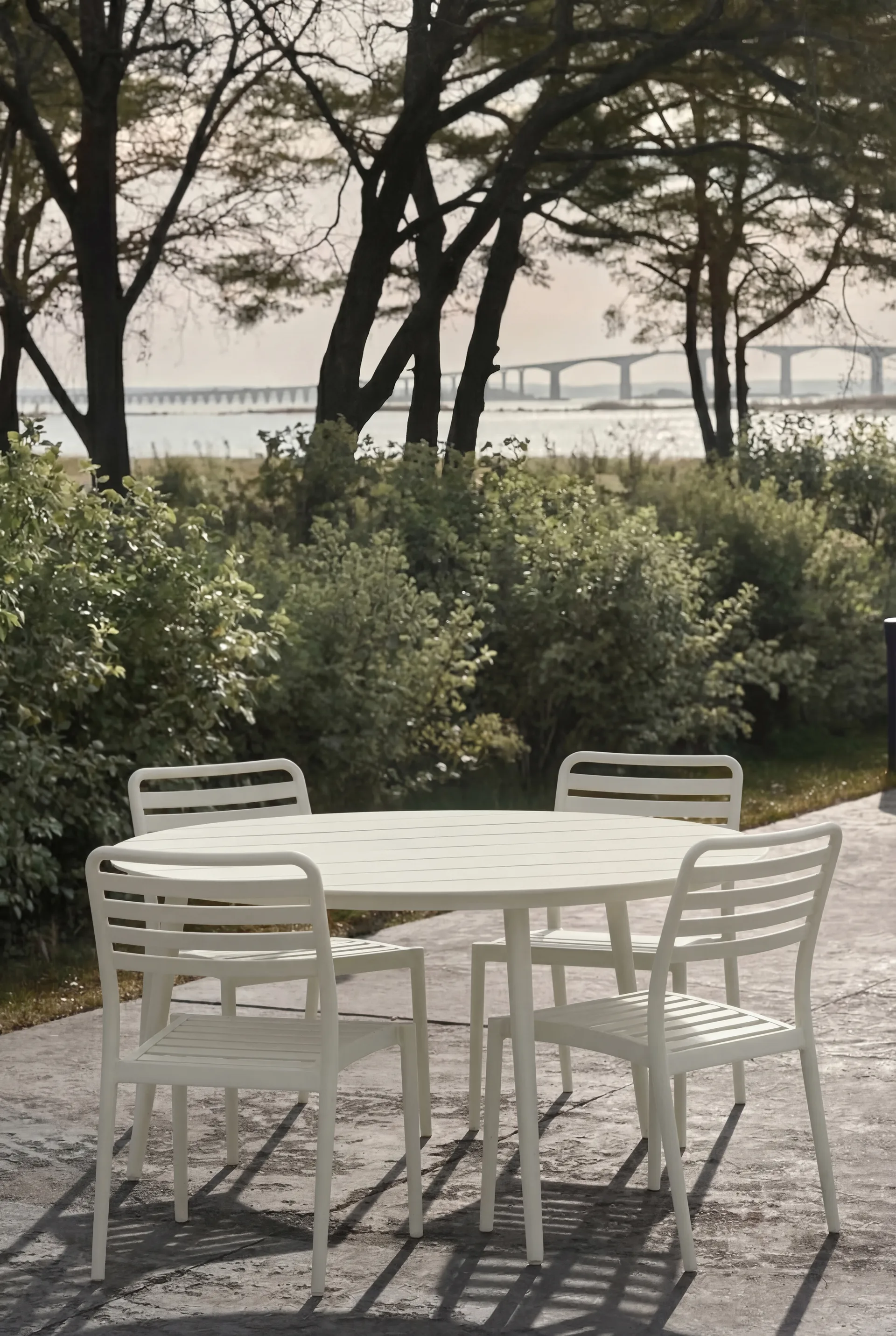 Marsala eettafel Ø140 cm + 4 Messina stoelen, off-white,  1898