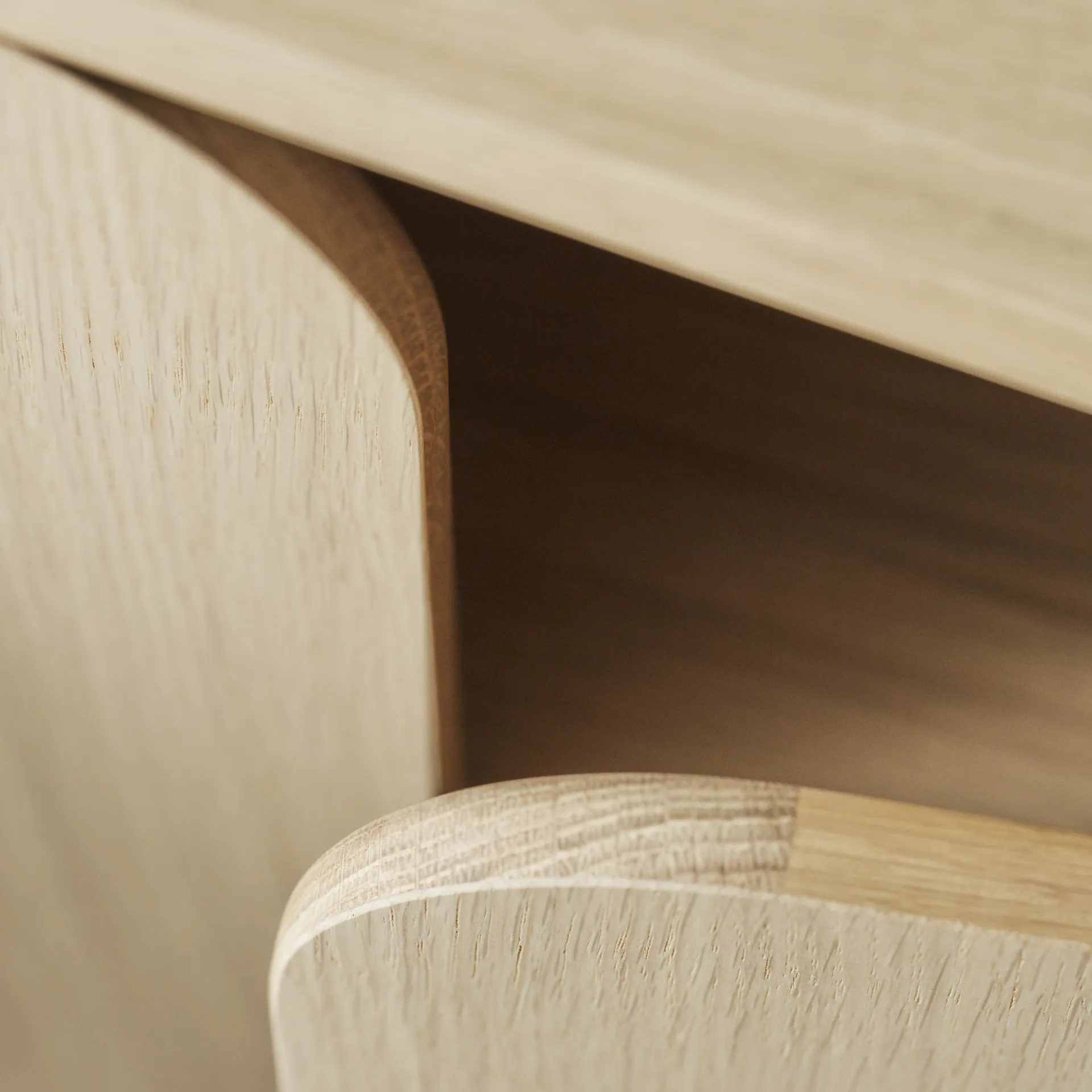 Vidja sideboard, Witgepigmenteerd eikenhout 1898