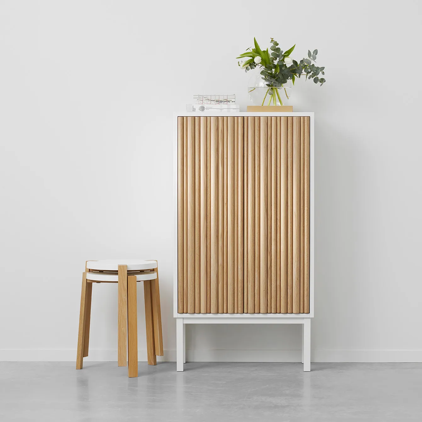 Collect kast 2013 eikenhout, Witte poten A2