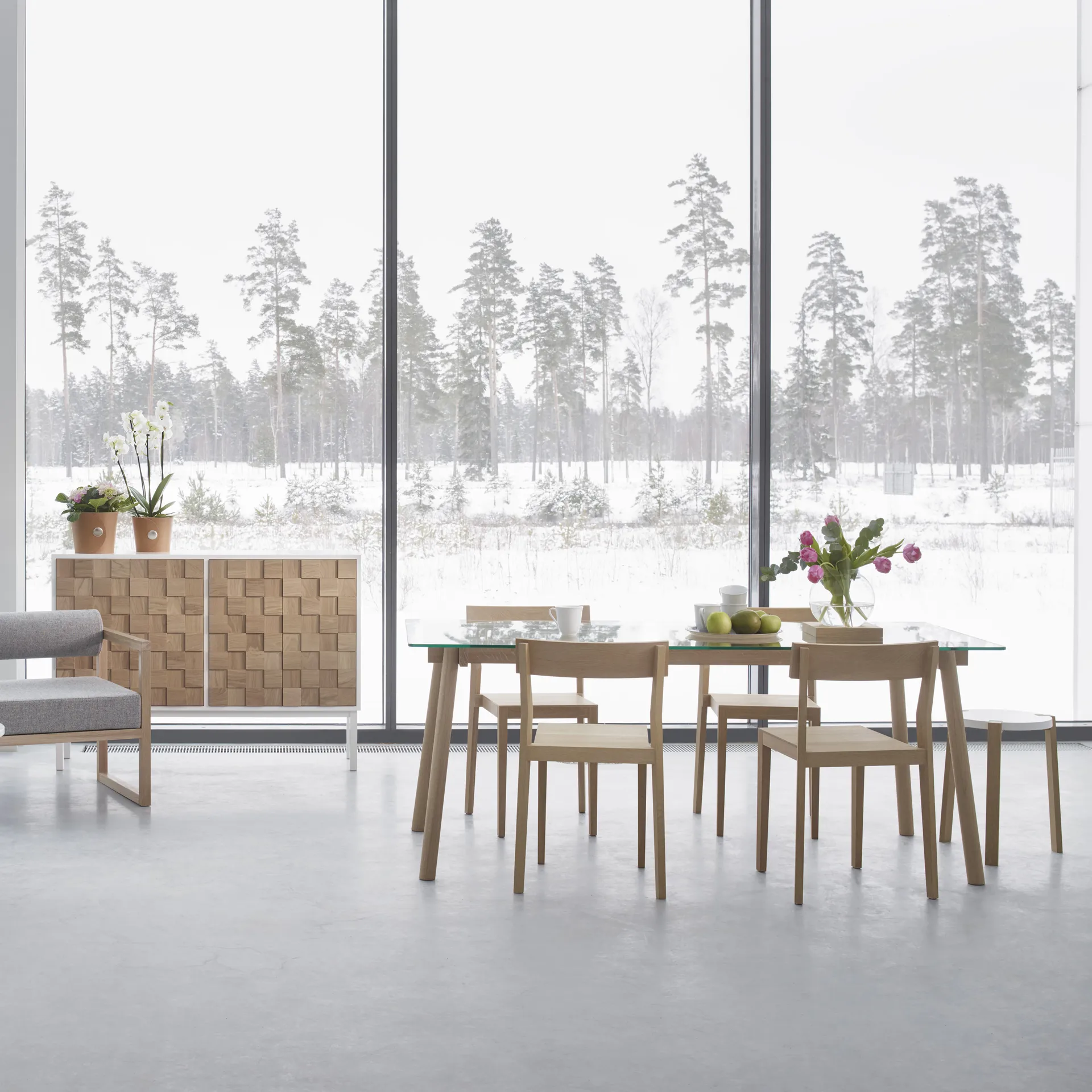 Corners eettafel, zwartgebeitst eikenhout, glas A2