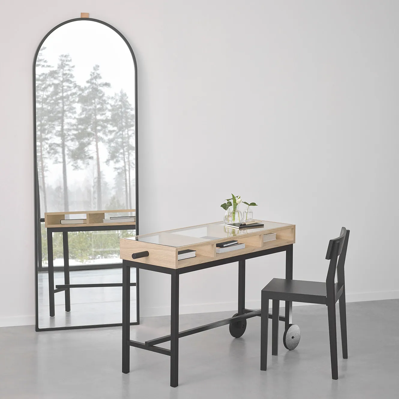 Shift bureau met wieltjes, Witgeolied eikenhout-zwart A2