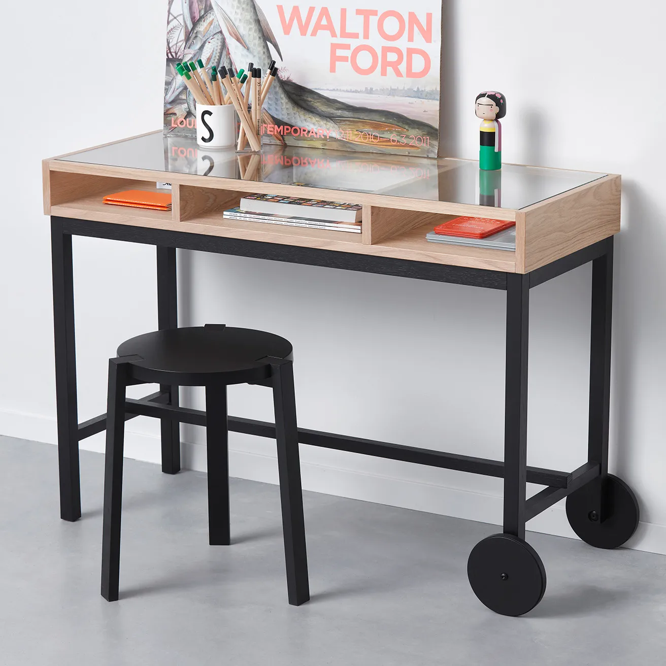 Shift bureau met wieltjes, Witgeolied eikenhout-zwart A2