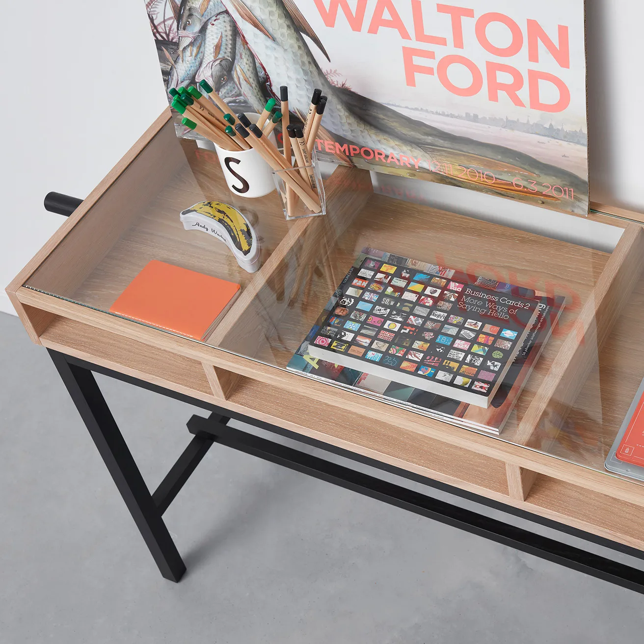 Shift bureau met wieltjes, Witgeolied eikenhout-zwart A2