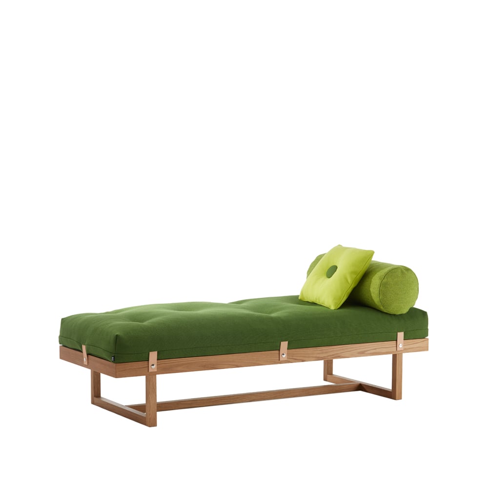 A2 Stay daybed stof groen, frame in geolied eikenhout