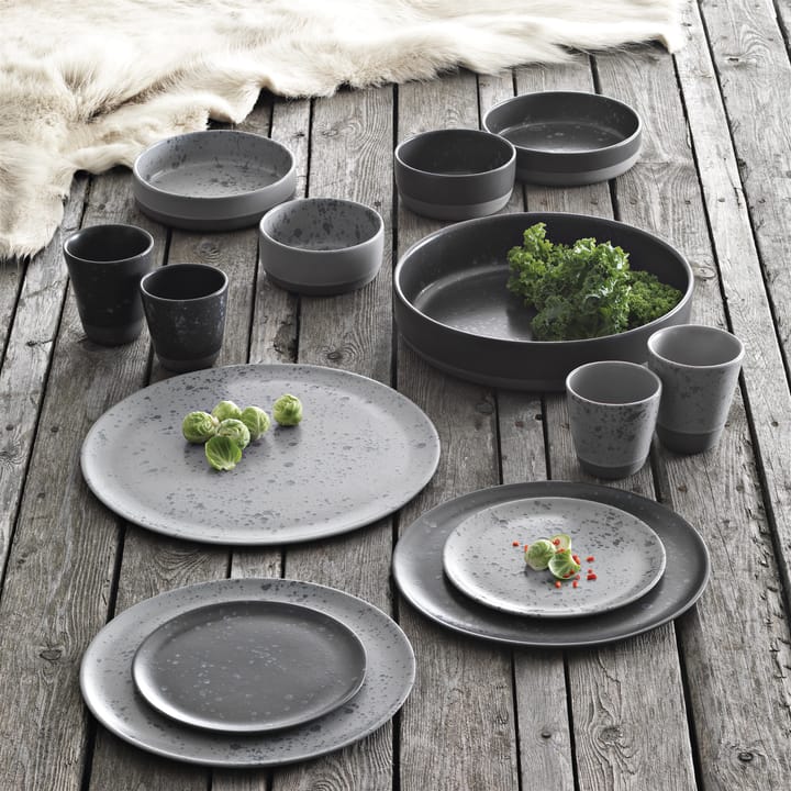 Raw bord Ø20 cm., grijs met stippen Aida