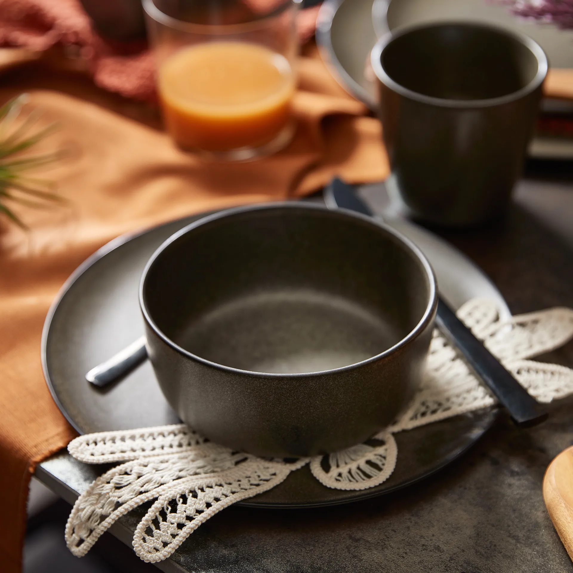 Raw kom Ø13,5 cm., Forest brown Aida