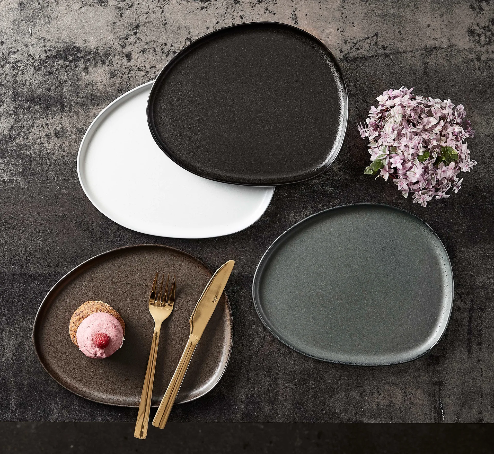 Raw Organic lunchbord 24x21 cm, Titanium Black Aida