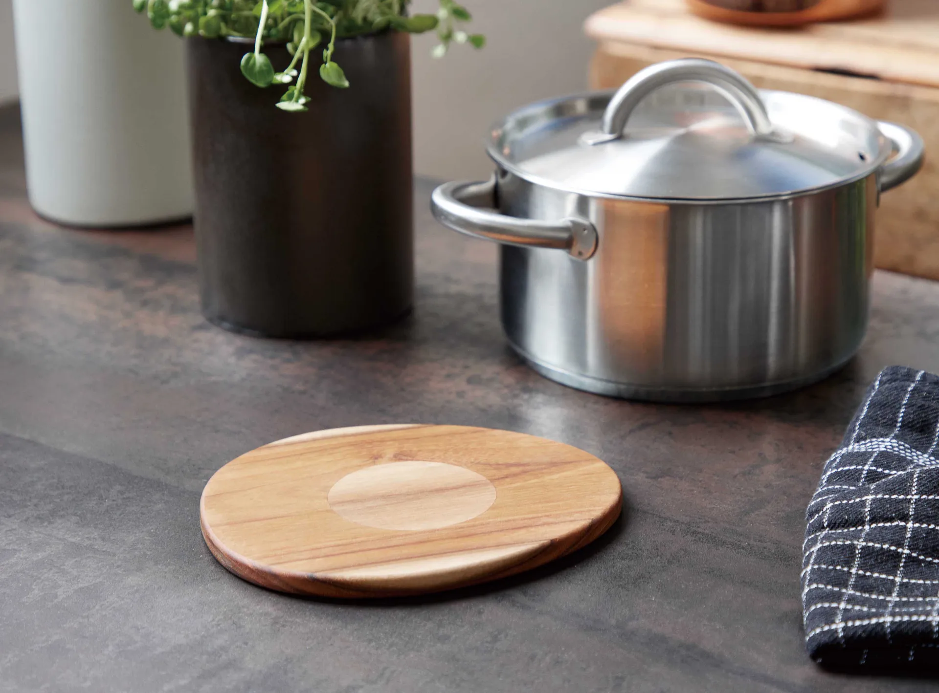 Raw pannenonderzetter magnetisch 15x17,5 cm, Teak Aida