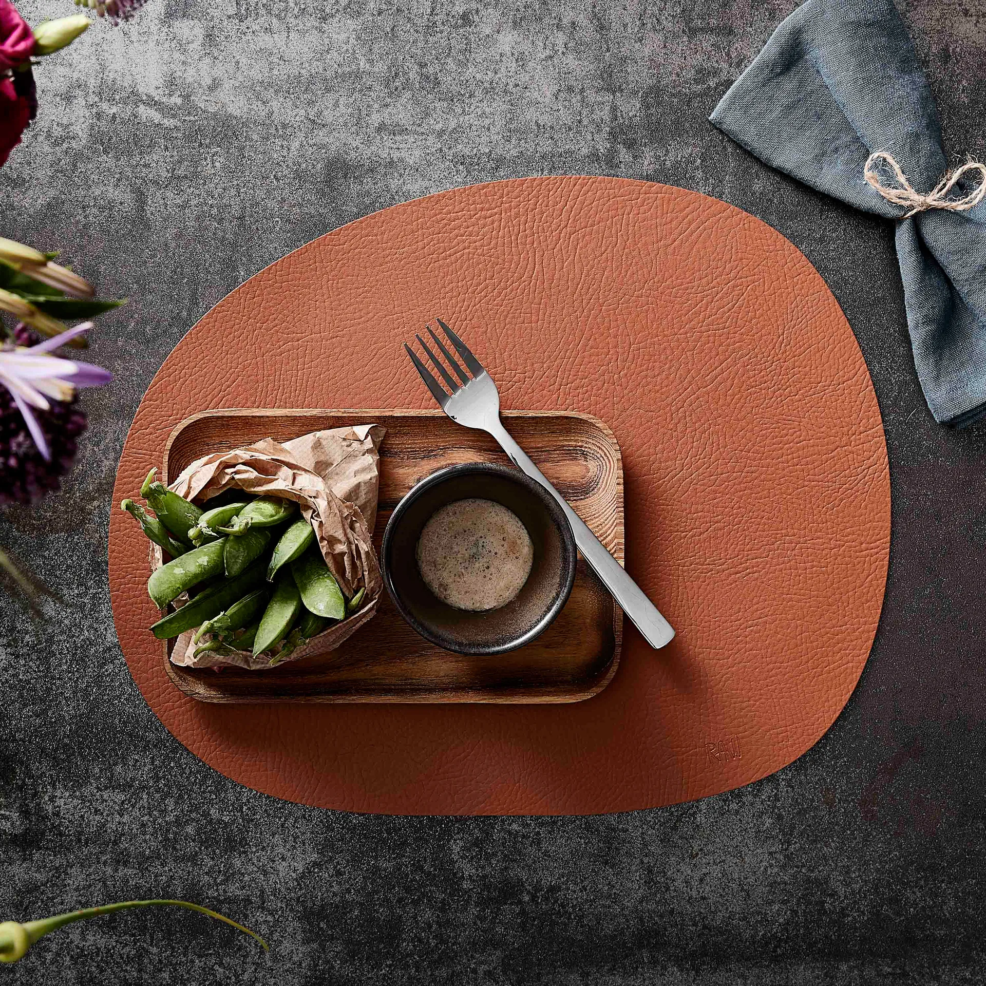 Raw placemat leer, Cinnamon brown buffalo Aida
