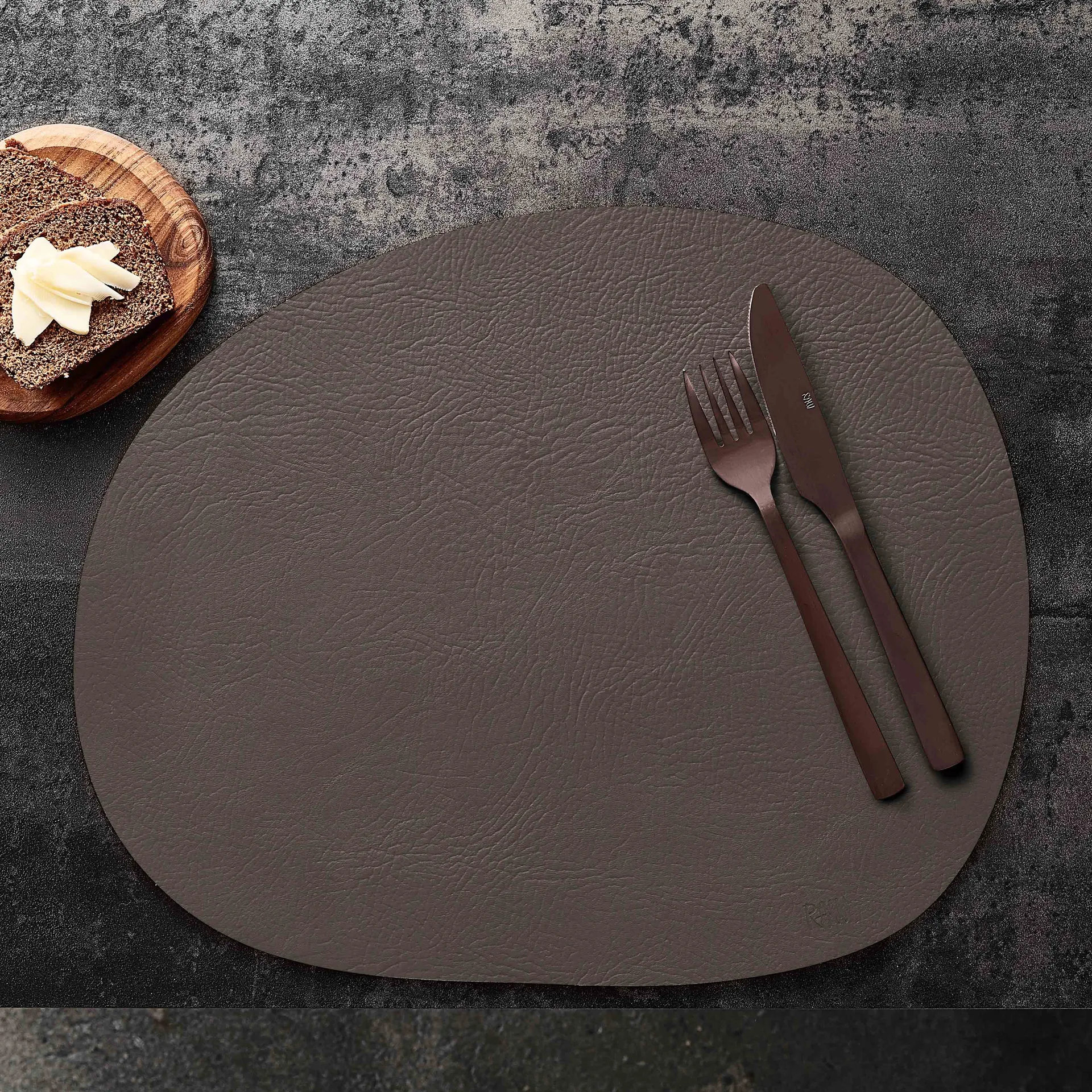 Raw placemat leer, Clay buffalo Aida