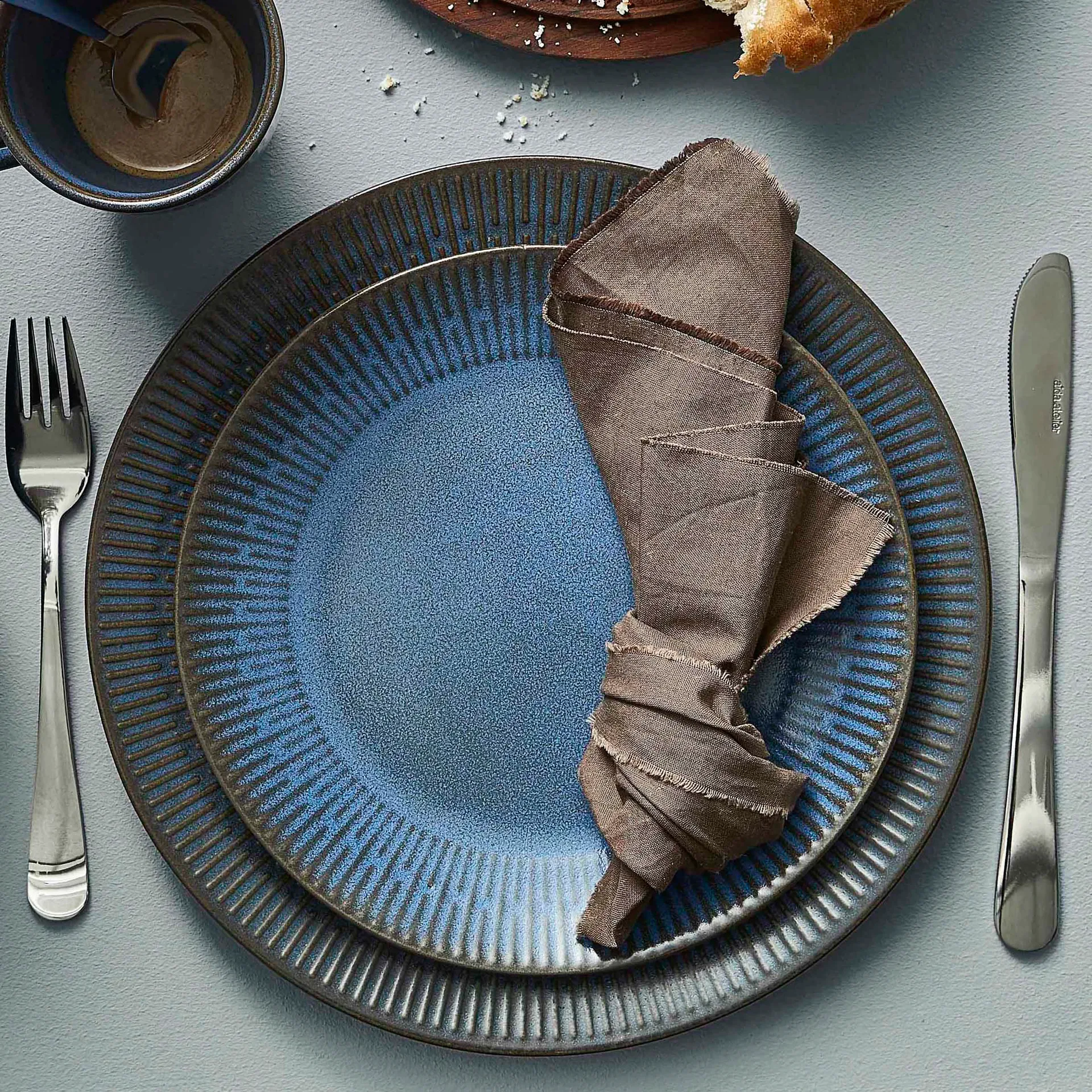 Relief bord 22 cm, Blauw Aida