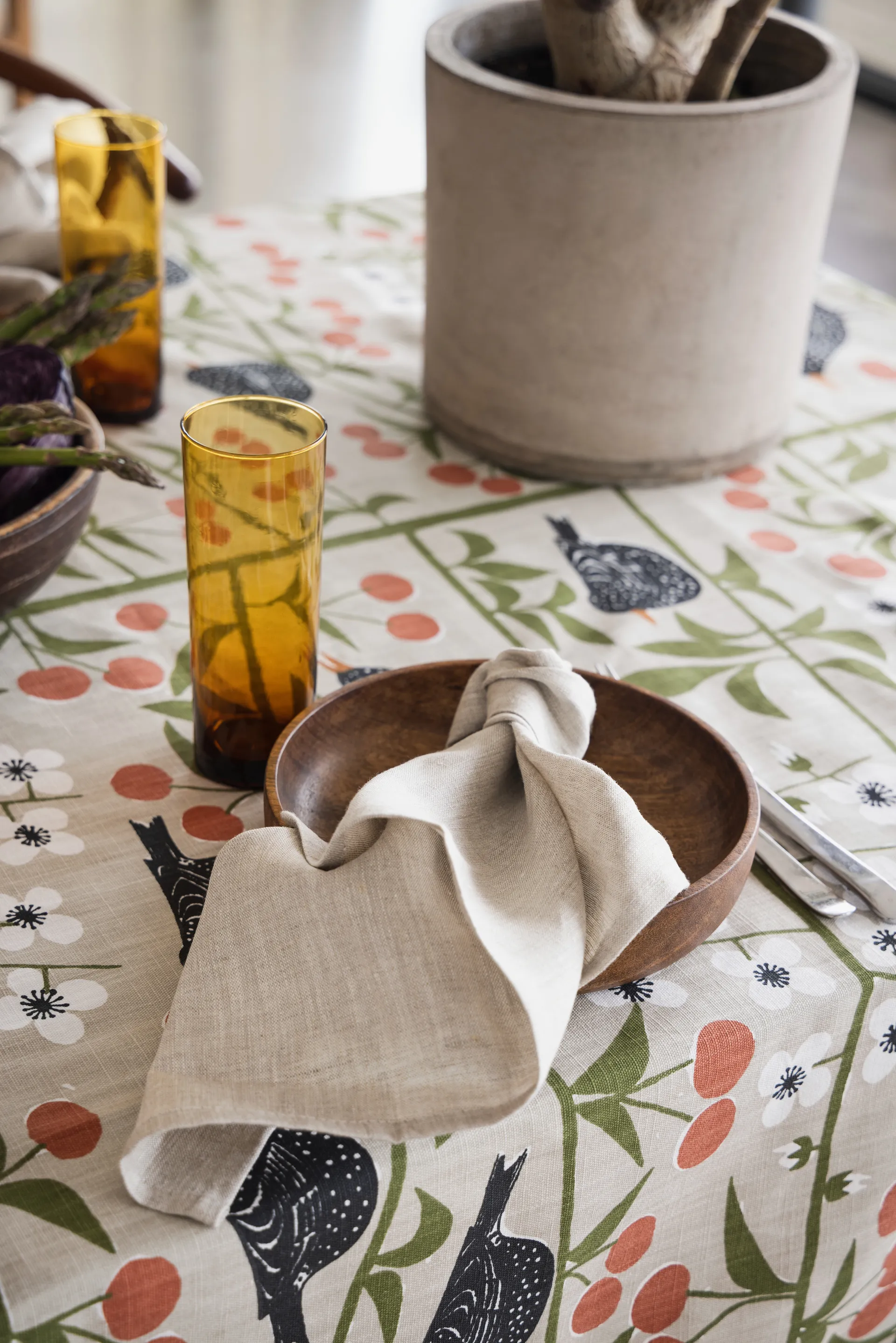 Kersenboomtuin tafelkleed, Beige, 145x250 cm Almedahls