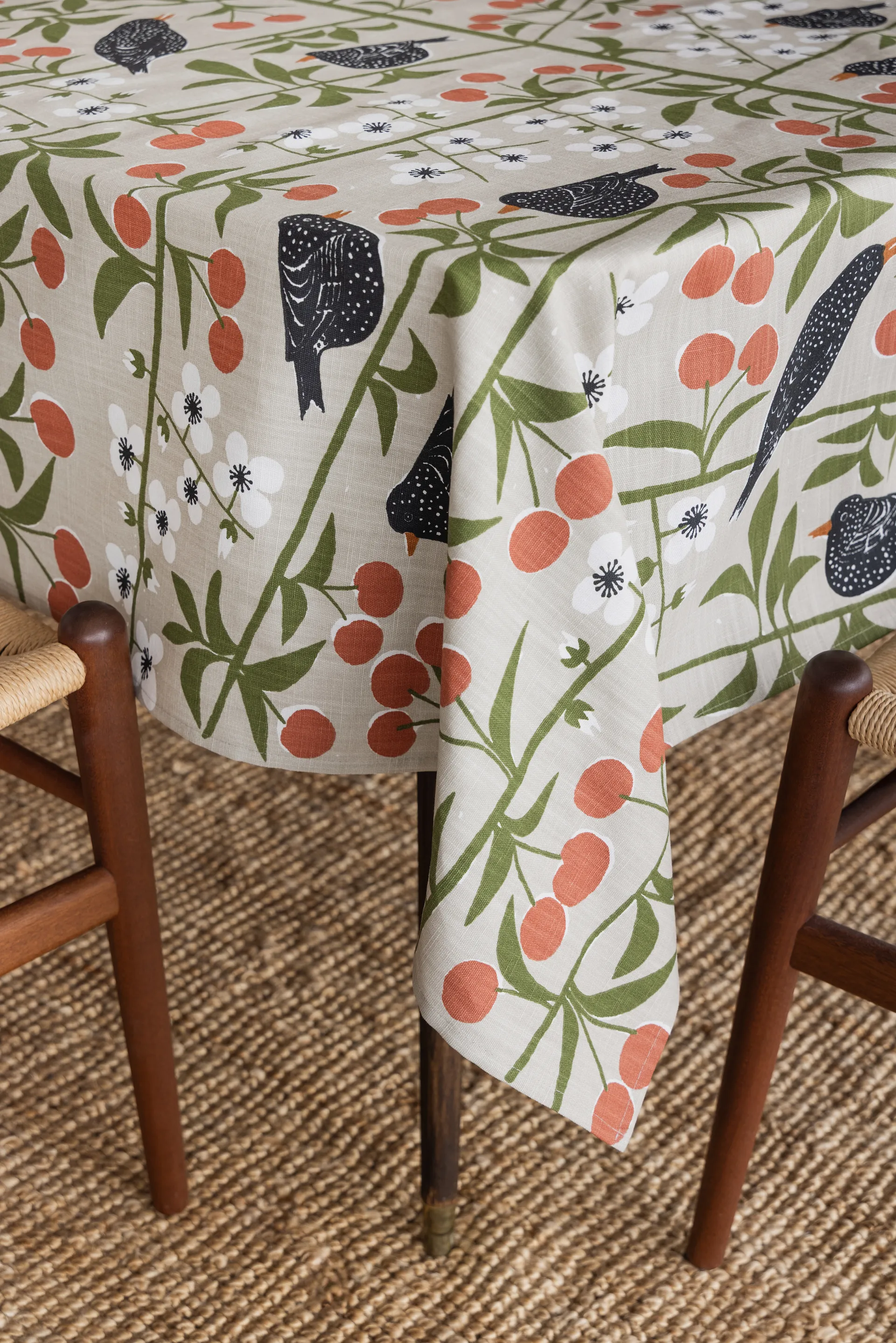 Kersenboomtuin tafelkleed, Beige, 145x250 cm Almedahls