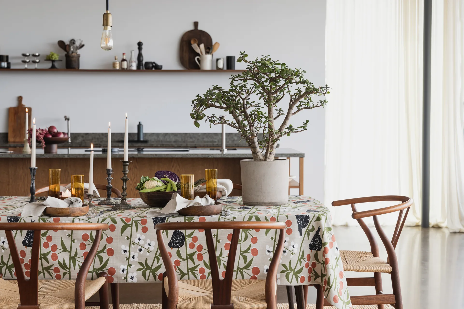 Kersenboomtuin tafelkleed, Beige, 145x250 cm Almedahls