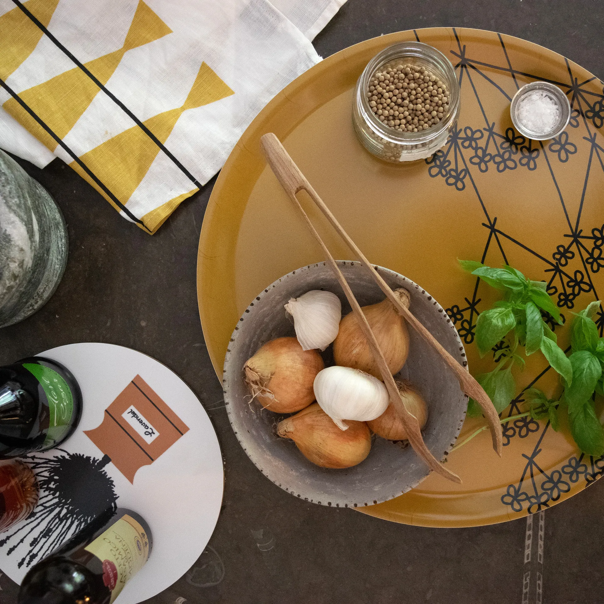 Picknick Elements dienblad dille Ø38, Oker Almedahls