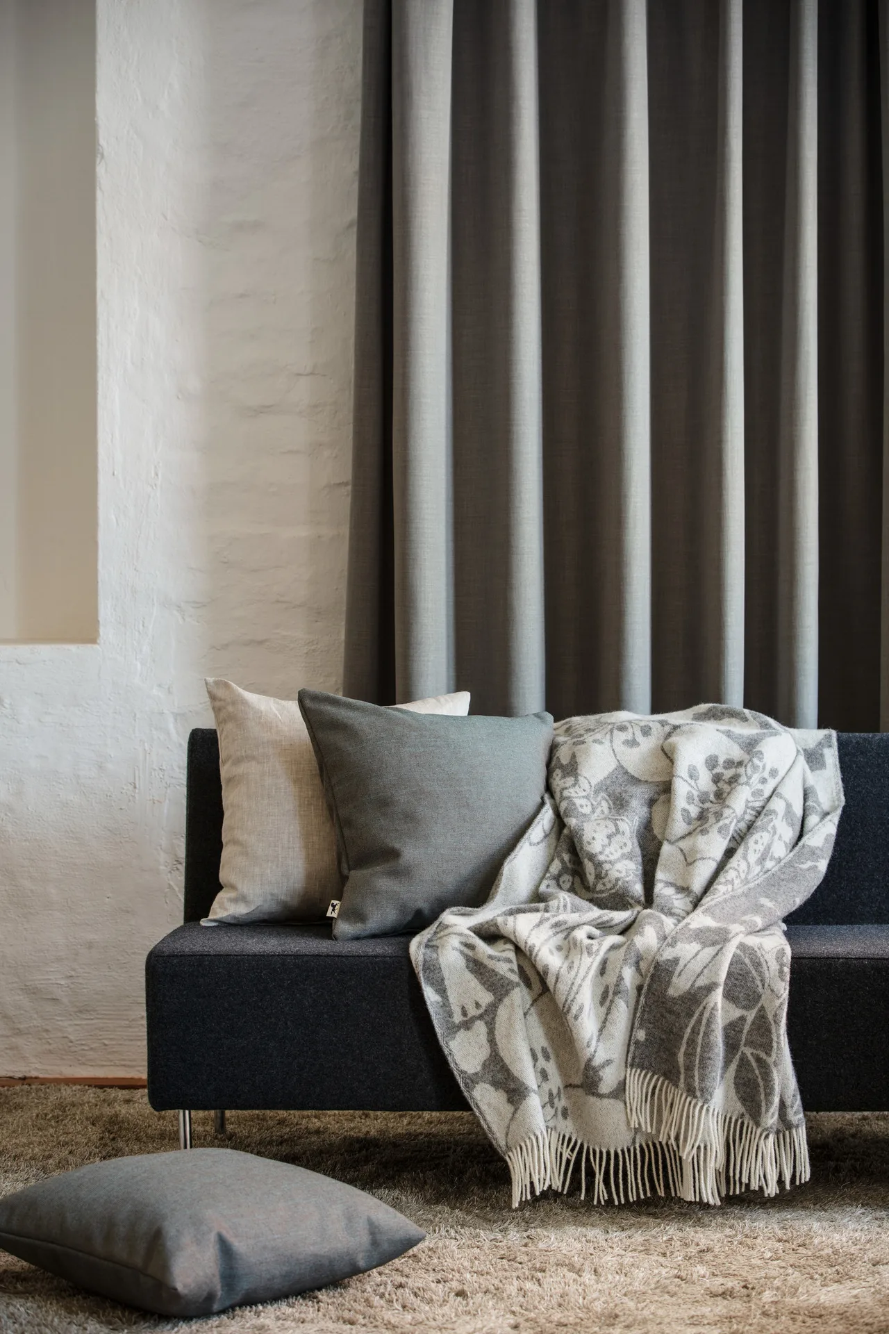 Skogen plaid 130x170 cm, Grijs-off white Almedahls