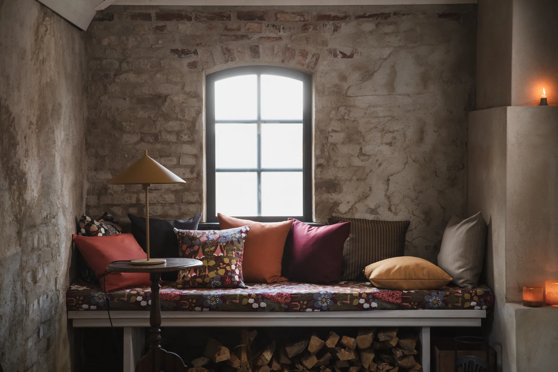 Skogen stof, Wijnrood Almedahls