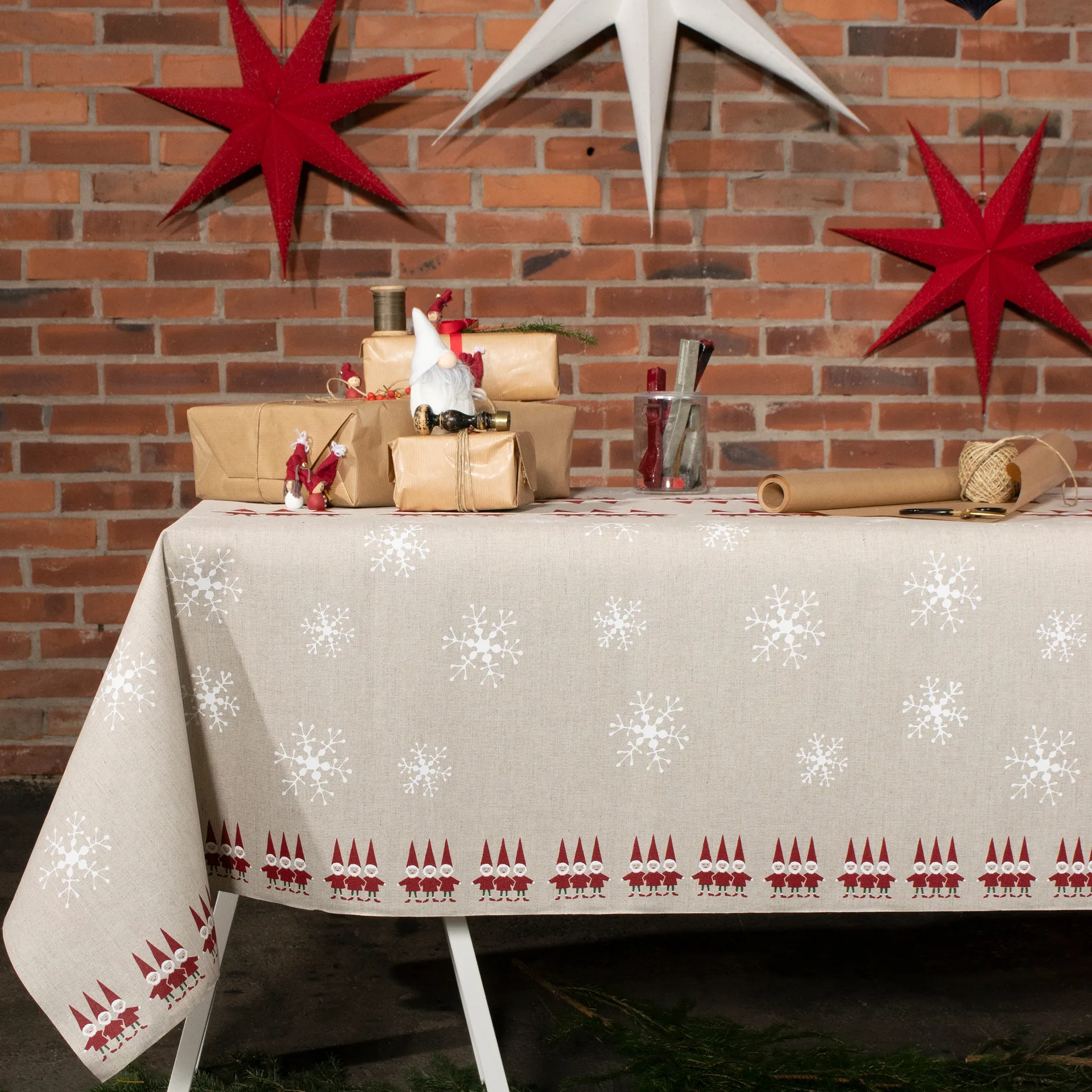 Tomtenisse stof grote kerstmannen, Beige Almedahls