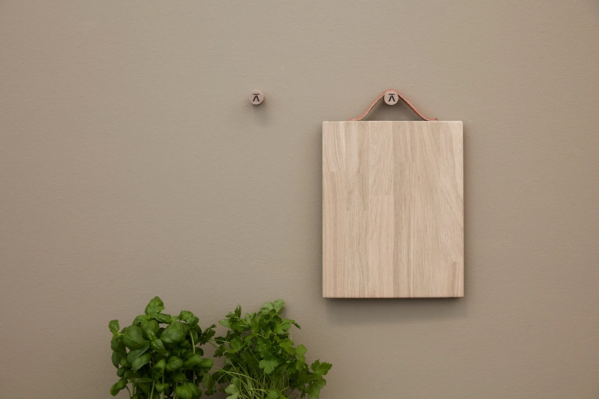 Andersen snijplank met leren handvat Medium 24x30 cm, Oak Andersen Furniture