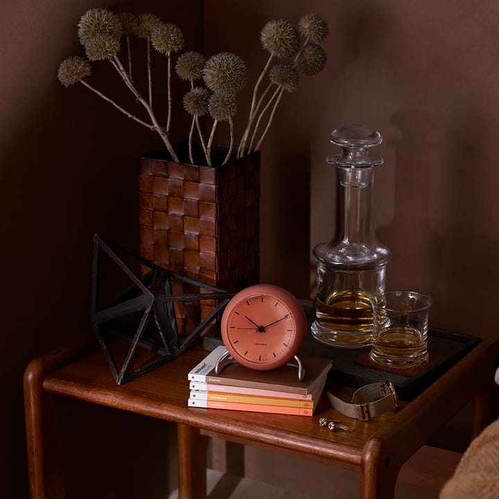 AJ City Hall tafel klok, Pale orange Arne Jacobsen Clocks