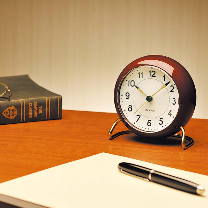 AJ Station tafelklok bourgondisch, bourgondisch Arne Jacobsen Clocks