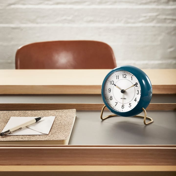 AJ Station tafelklok petrolblauw, petrolblauw Arne Jacobsen Clocks