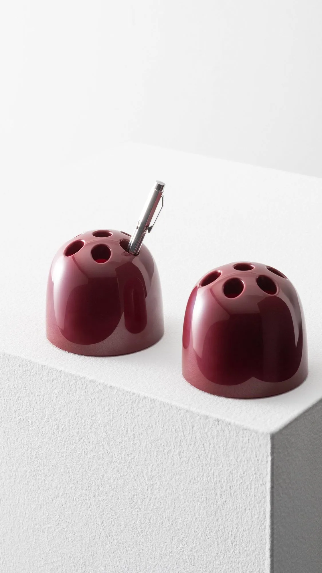 Dedalino pennenhouder, Ruby red Artemide