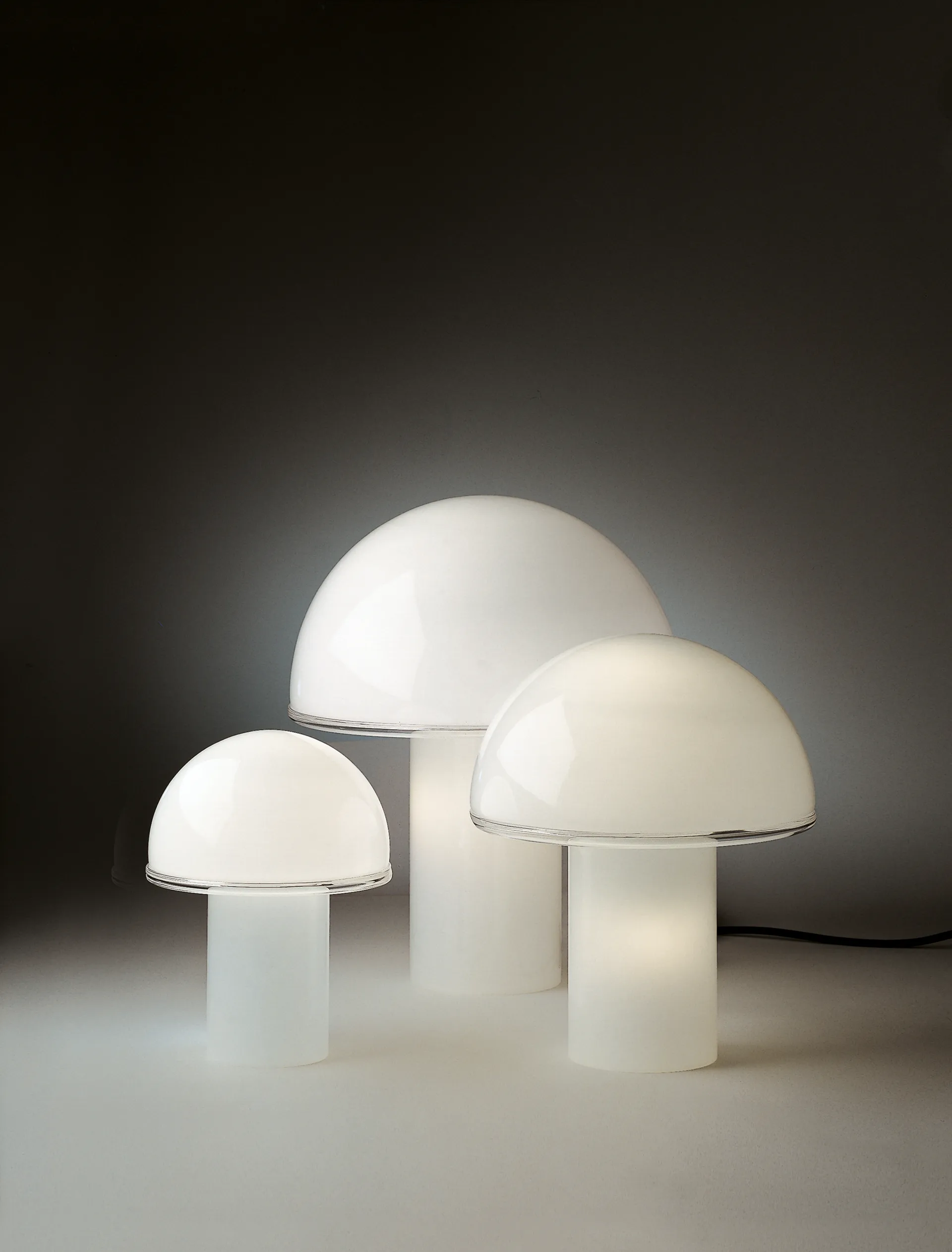 Onfale Medio tafellamp Ø28 cm, Opal wit Artemide