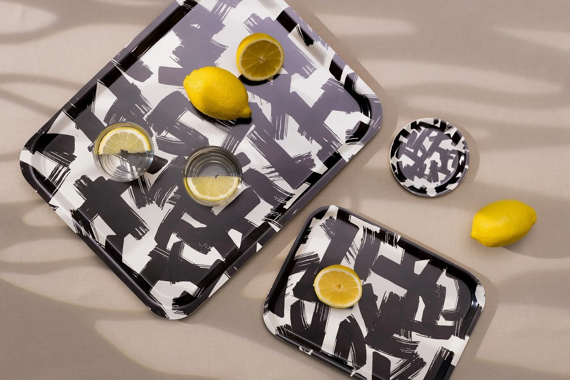 Kryss dienblad 20x27 cm, Black-white Åry Home