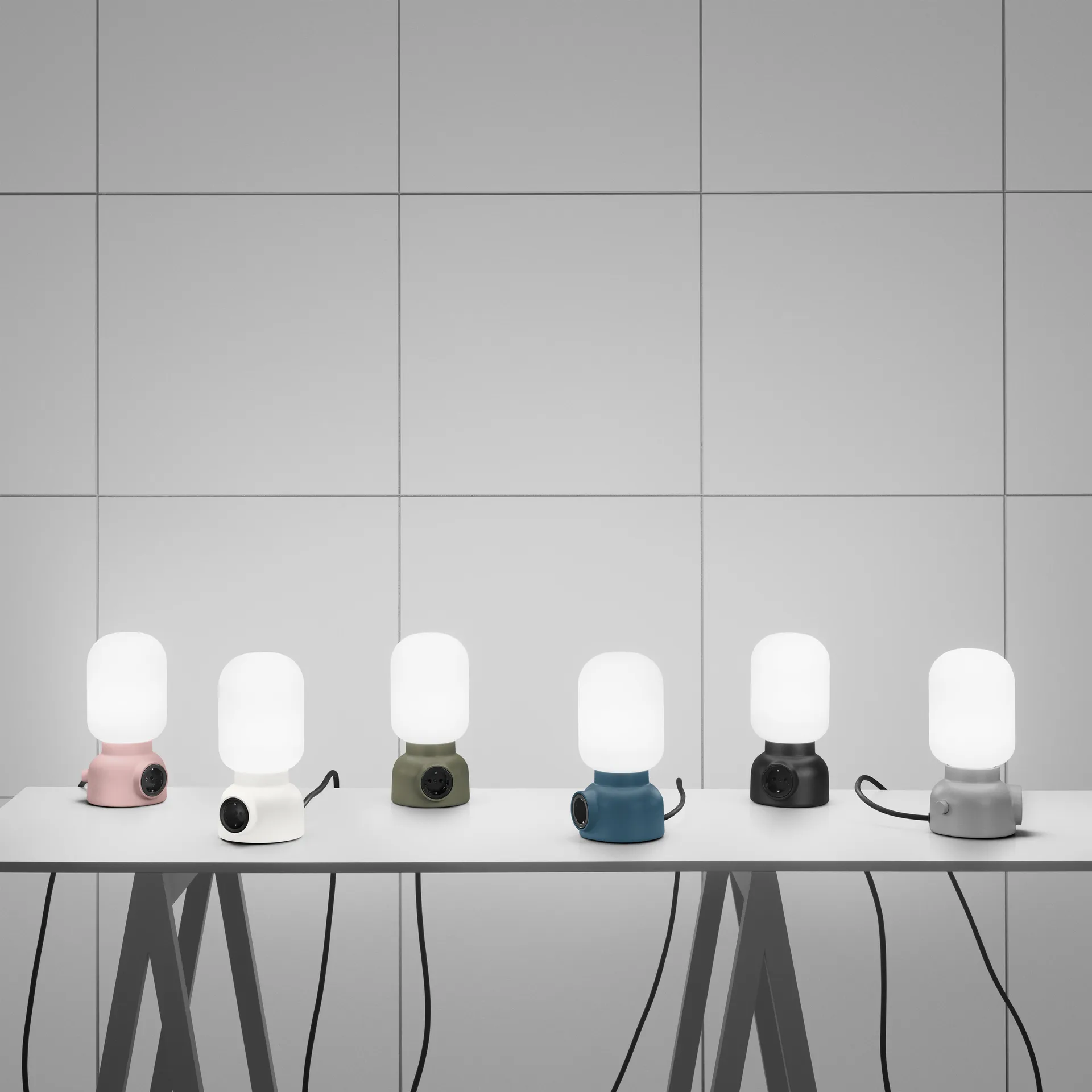 Plug lamp, poederroze Ateljé Lyktan