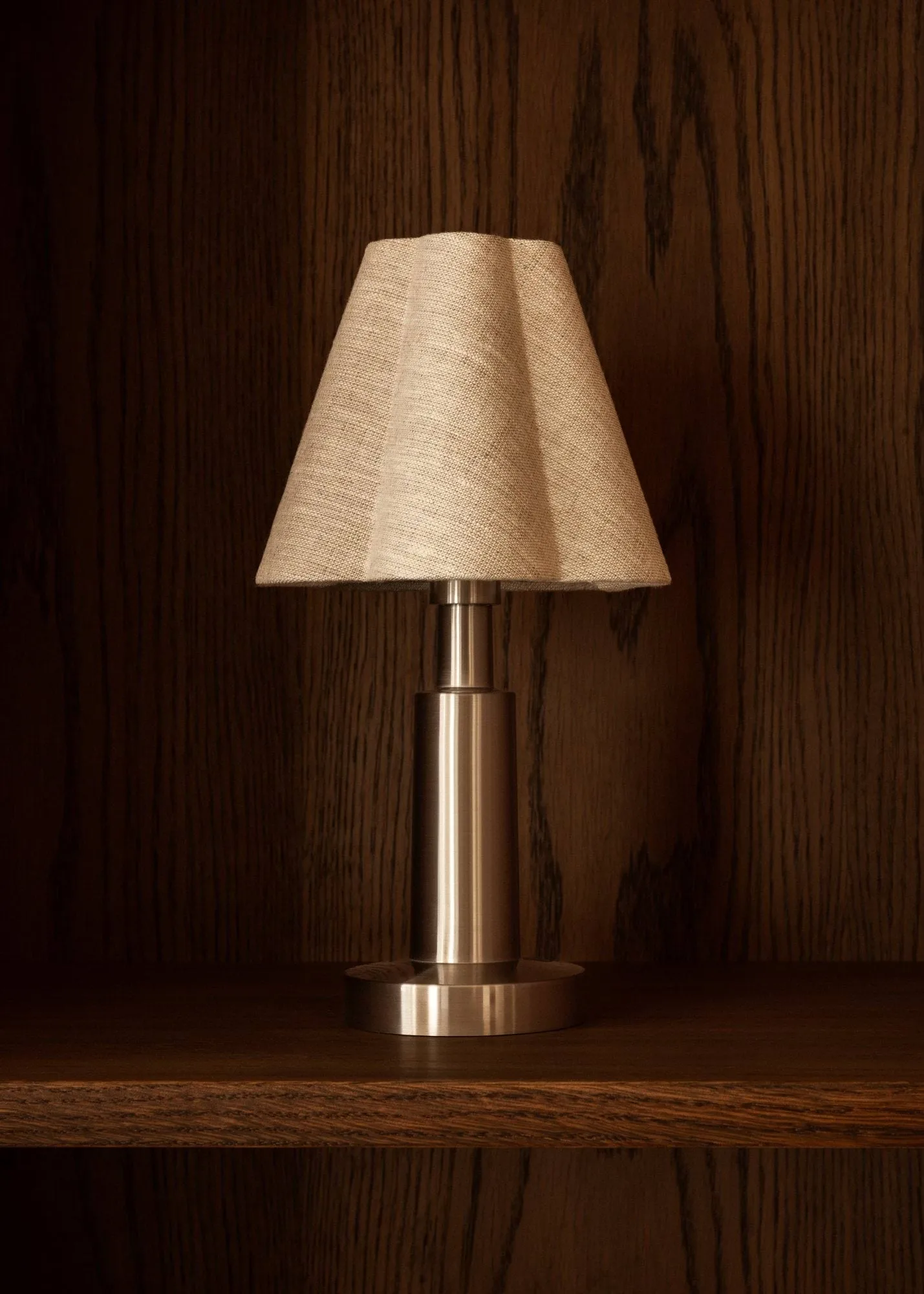 Admiral draagbare bureaulamp, Chroom-linnen, 27 cm Audo Copenhagen